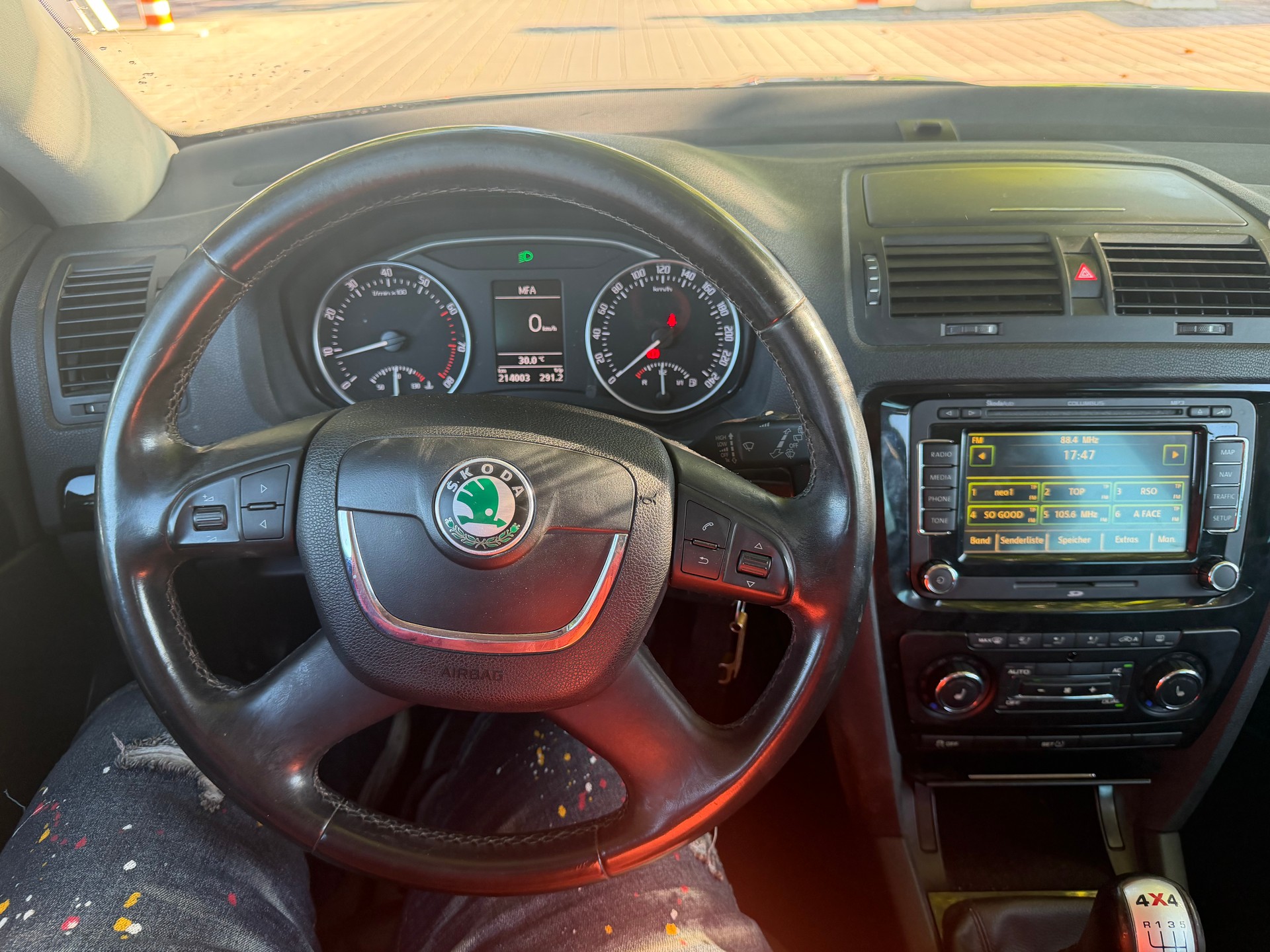 SKODA Octavia Combi 1.8 TSI Laurin & Klement 4x4-image-11