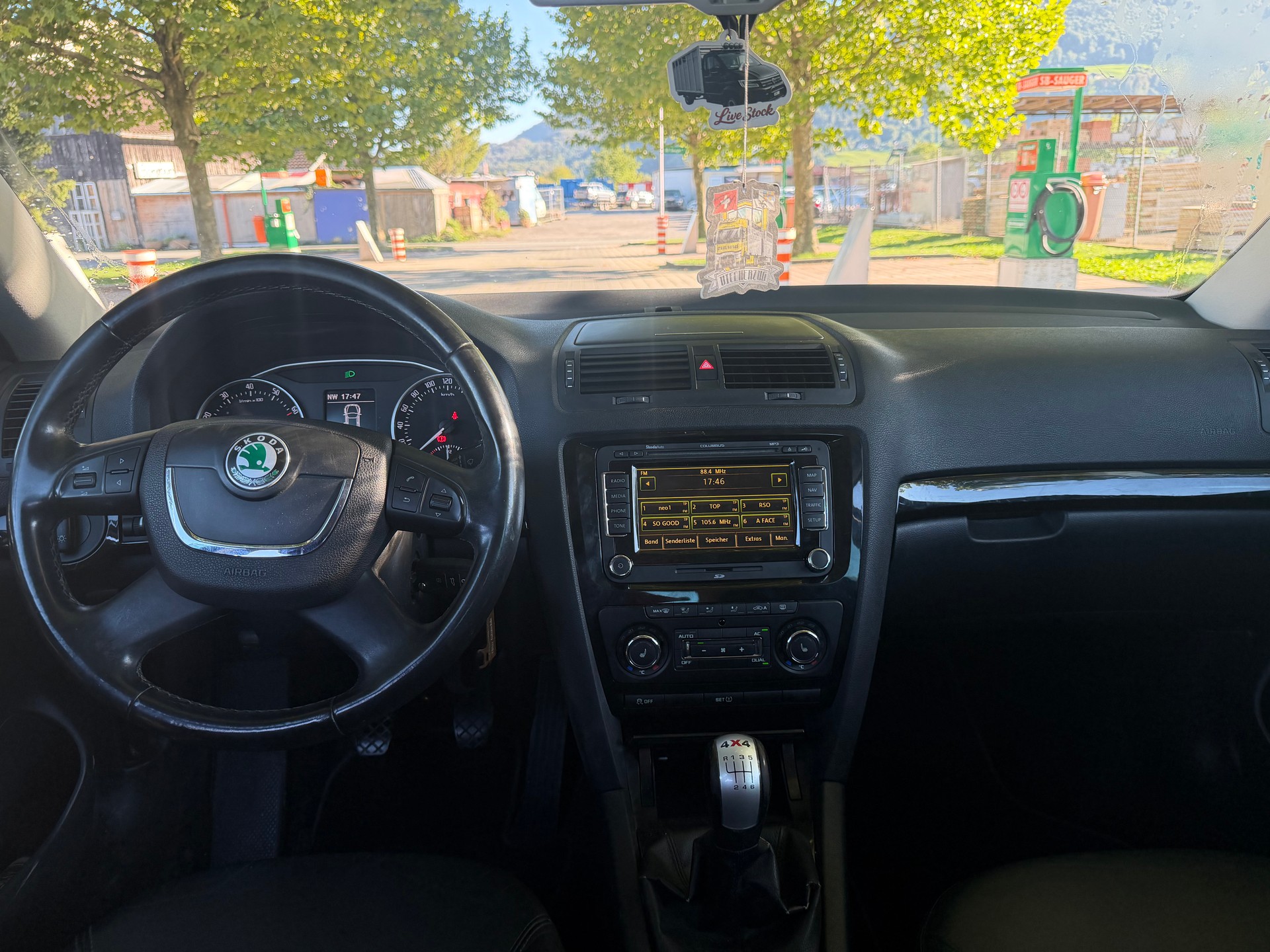 SKODA Octavia Combi 1.8 TSI Laurin & Klement 4x4-image-6