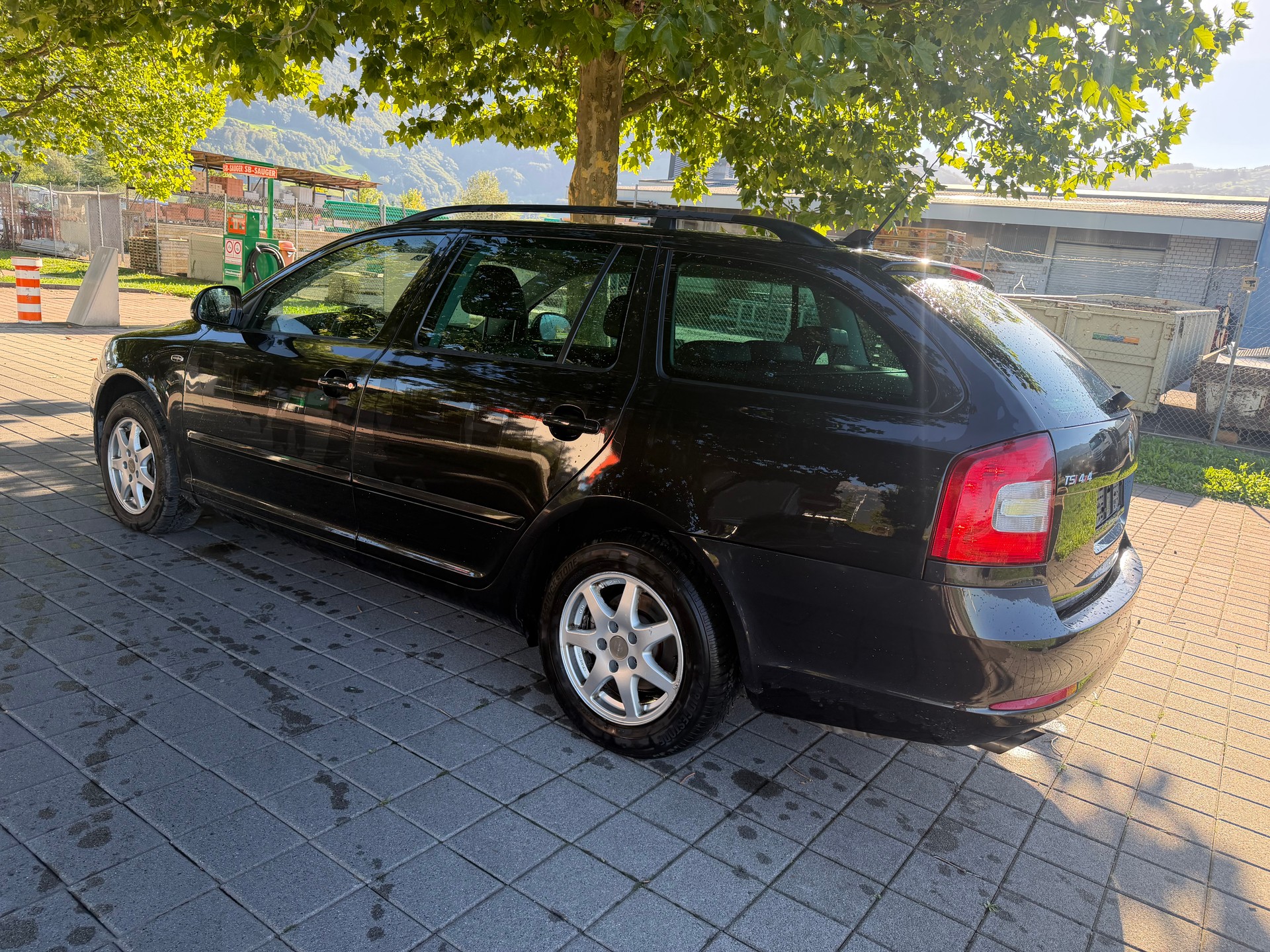 SKODA Octavia Combi 1.8 TSI Laurin & Klement 4x4-image-5