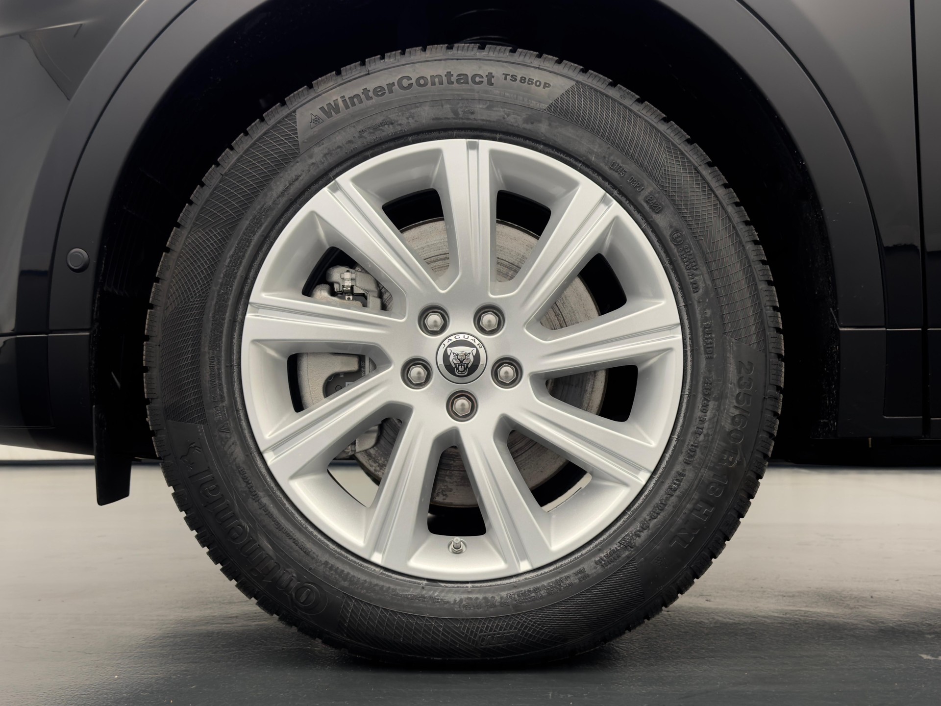 JAGUAR E-Pace 1.5 T 270e R-Dynamic SE AWD-image-9