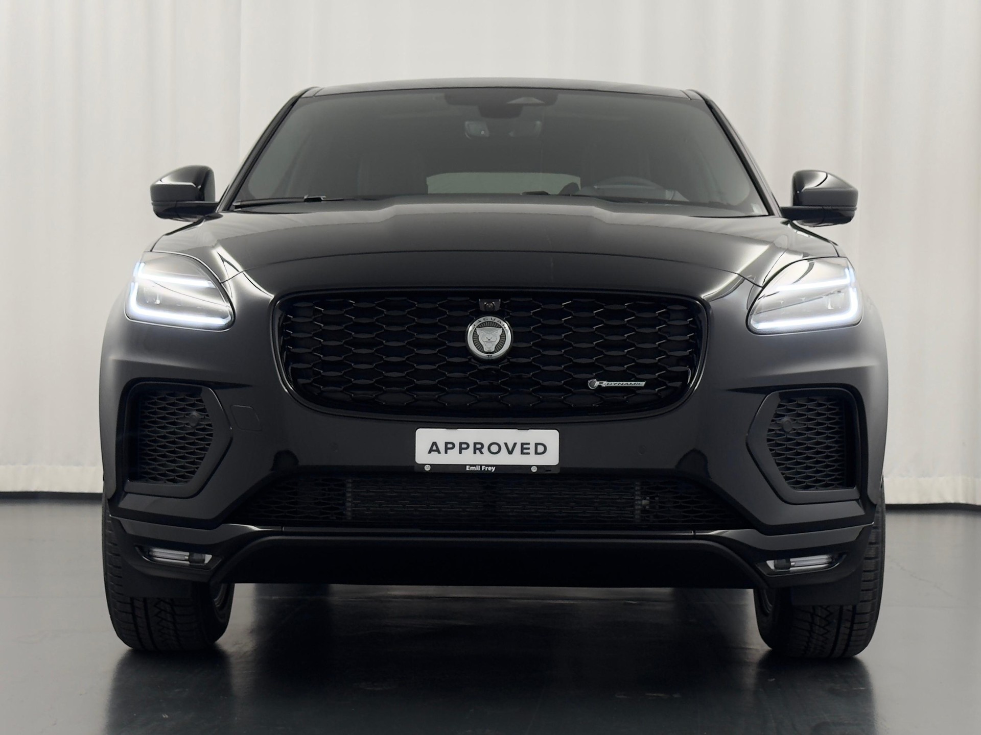 JAGUAR E-Pace 1.5 T 270e R-Dynamic SE AWD-image-6