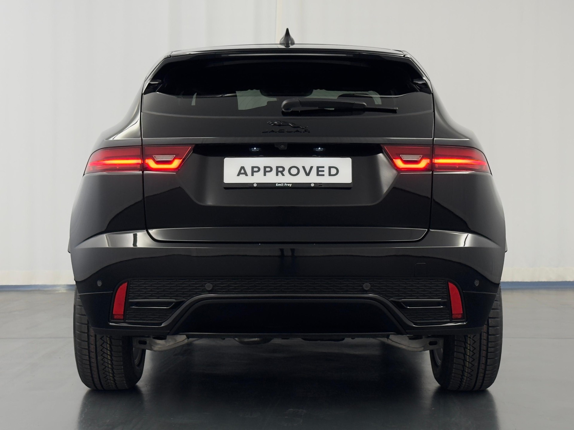 JAGUAR E-Pace 1.5 T 270e R-Dynamic SE AWD-image-7