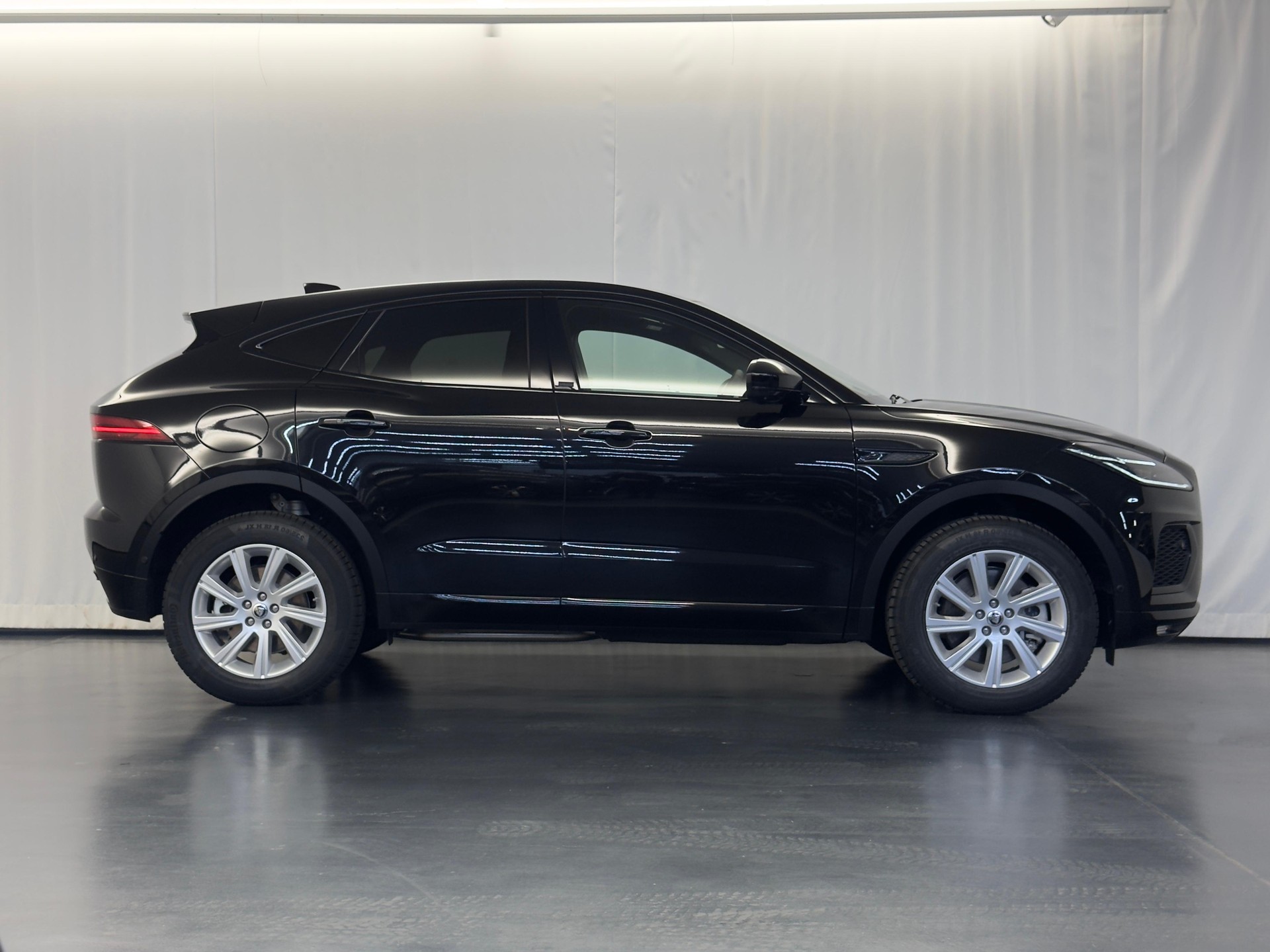 JAGUAR E-Pace 1.5 T 270e R-Dynamic SE AWD-image-5