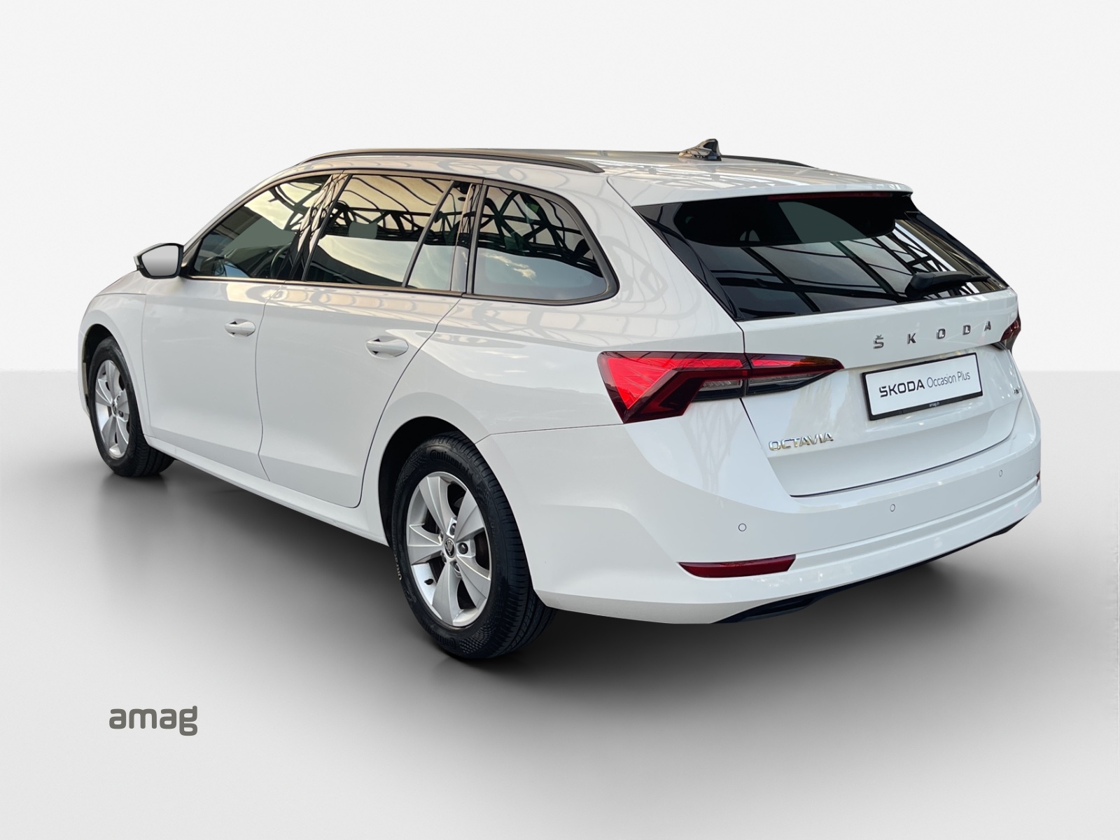 SKODA Octavia Combi 2.0 TDI DSG Ambition 4x4-image-2