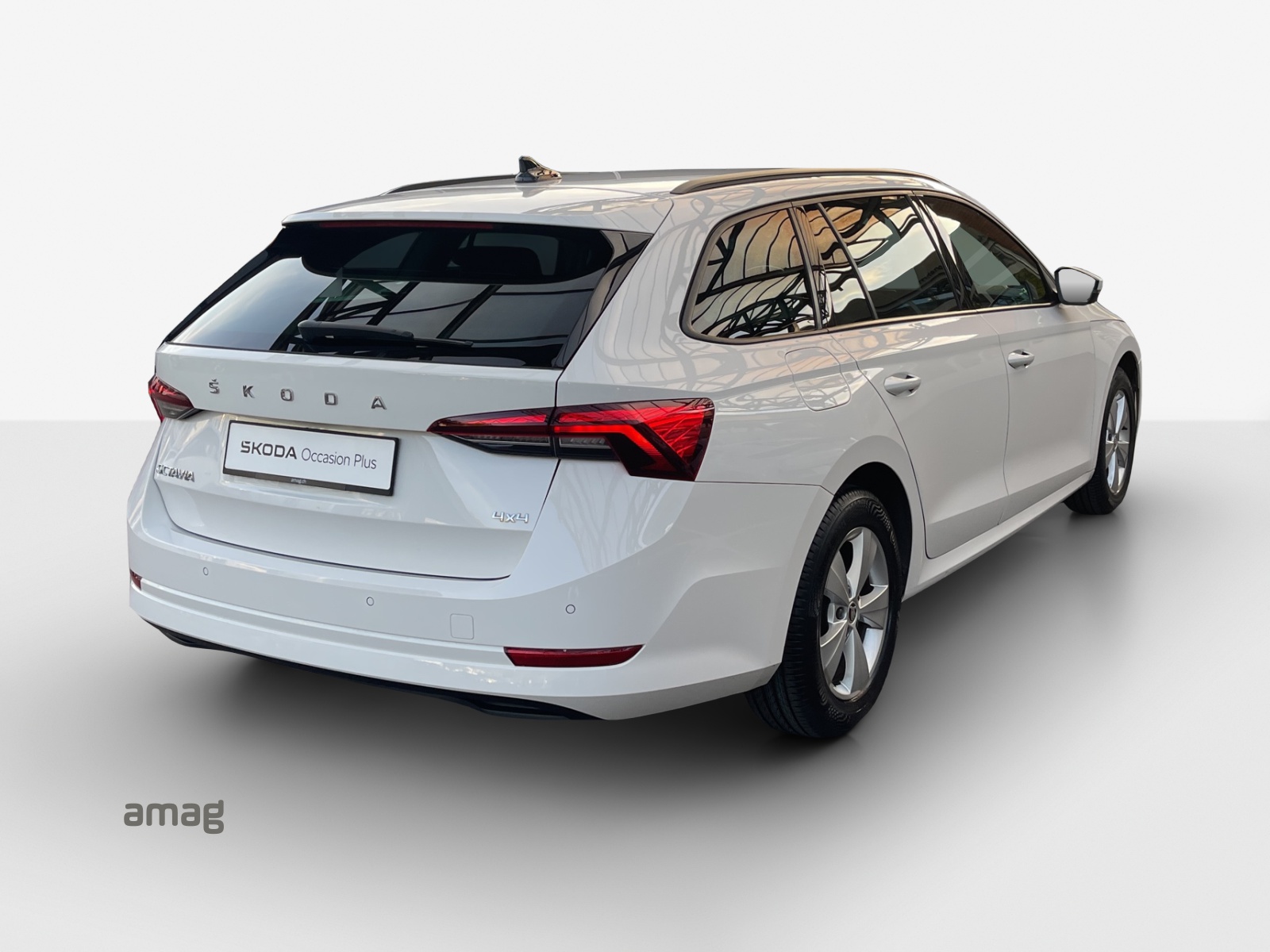 SKODA Octavia Combi 2.0 TDI DSG Ambition 4x4-image-4