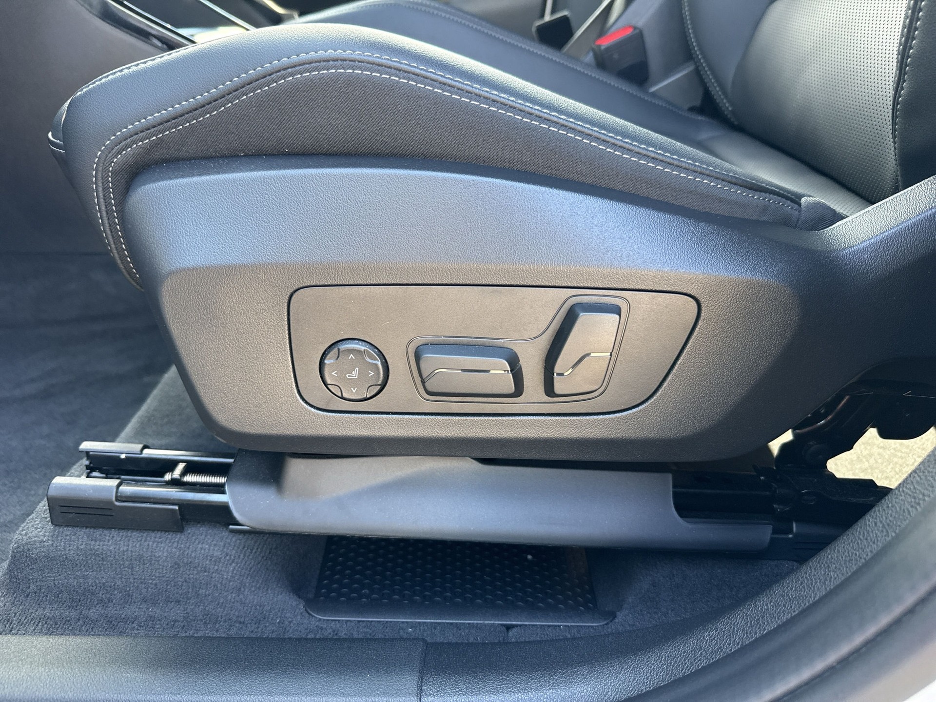 BMW X1 xDrive 23i 48V M Sport-image-18