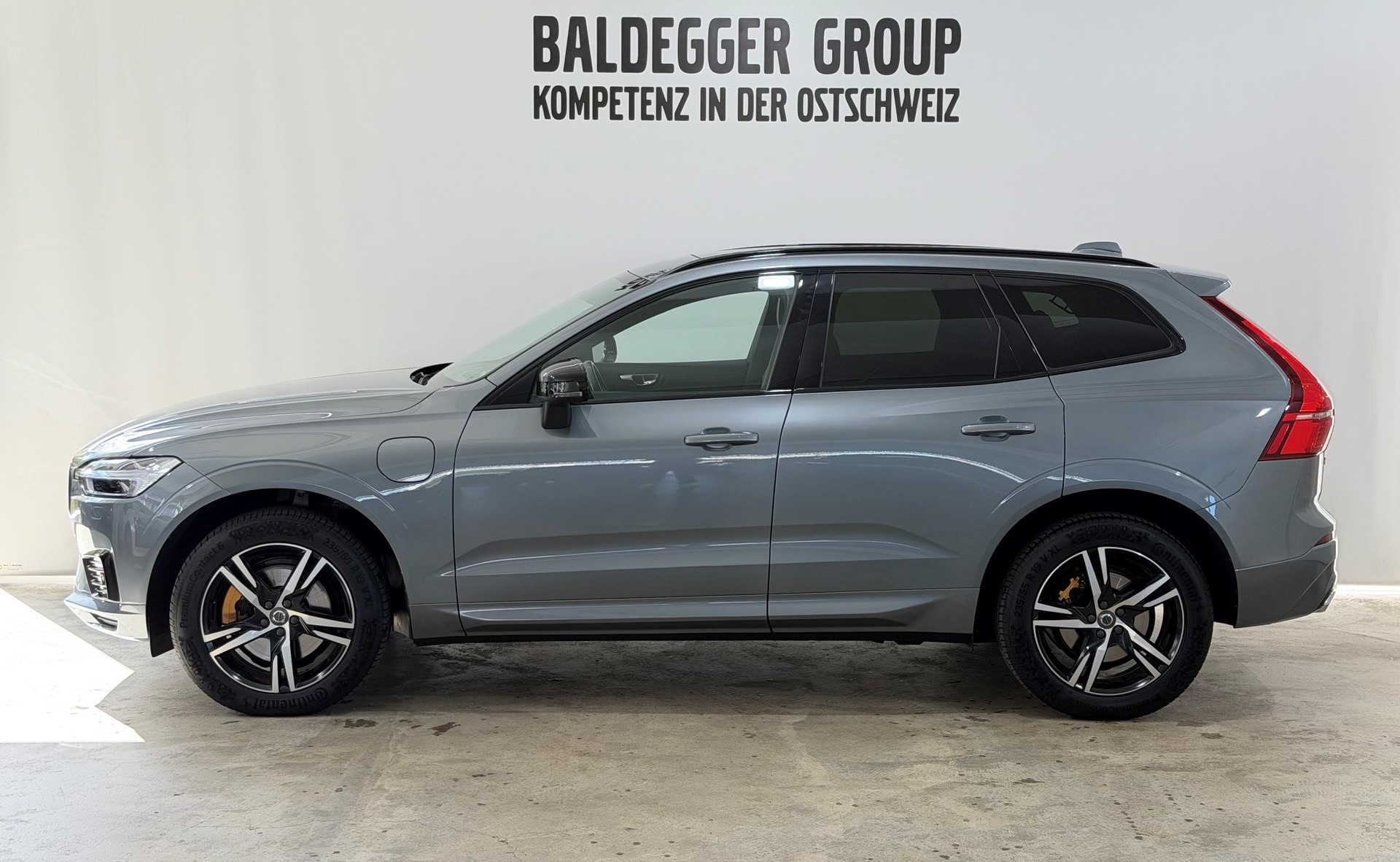VOLVO XC60 T8 eAWD R-Design-image-2
