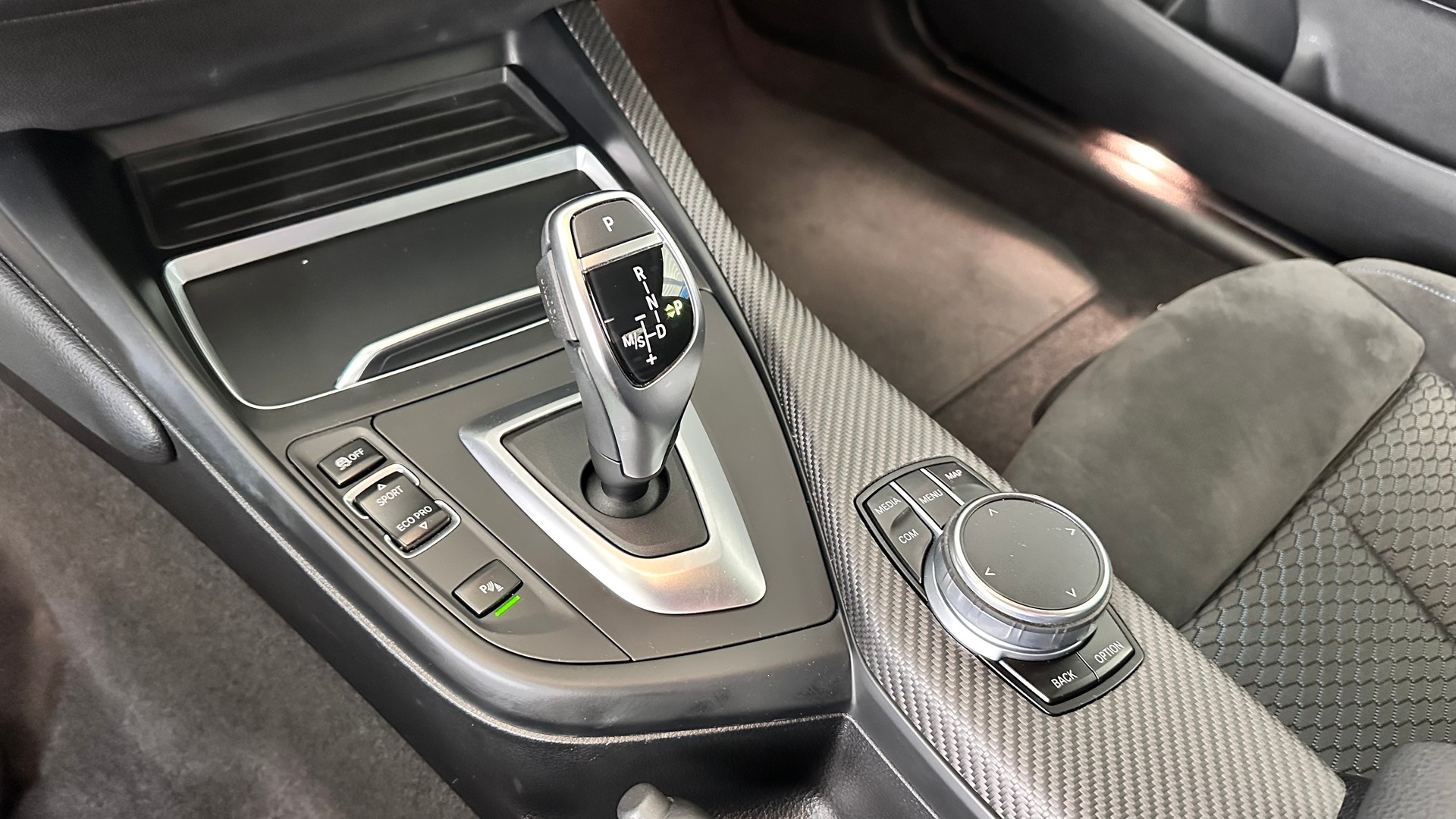 BMW M240i xDrive Coupé-image-11