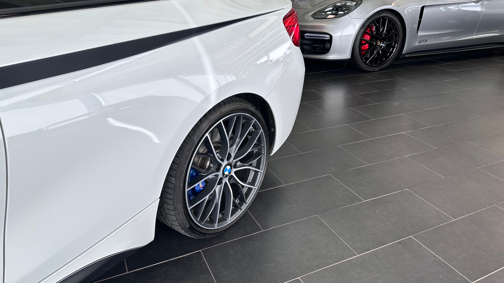 BMW M240i xDrive Coupé-image-17