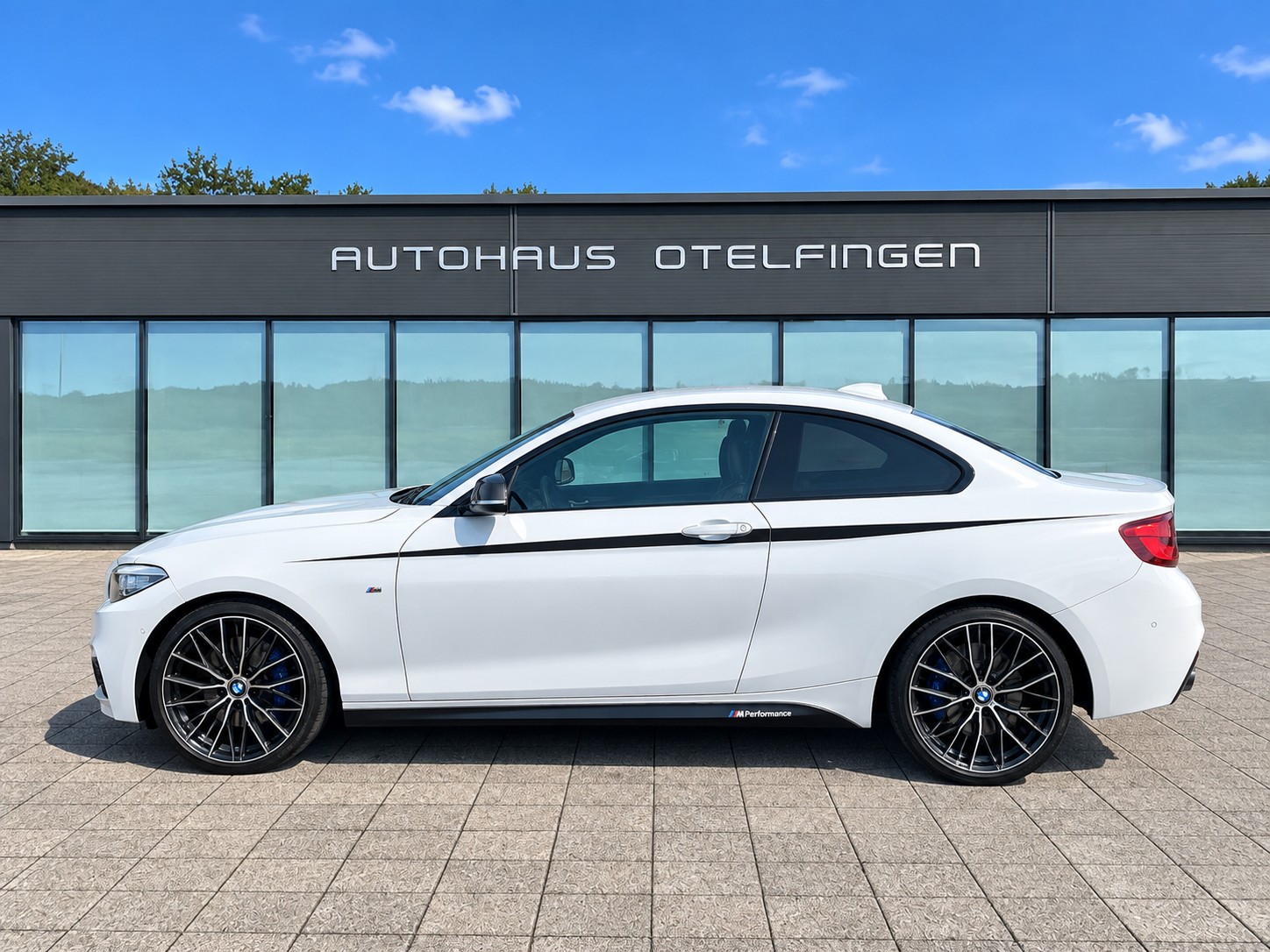 BMW M240i xDrive Coupé-image-0
