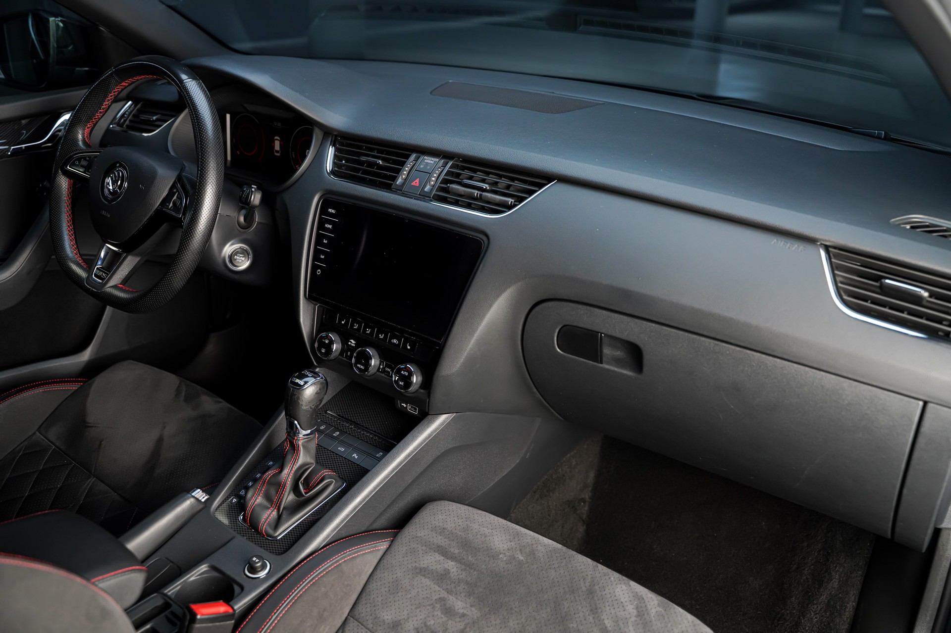SKODA Octavia Combi 2.0 TDI RS 4x4 DSG-image-18