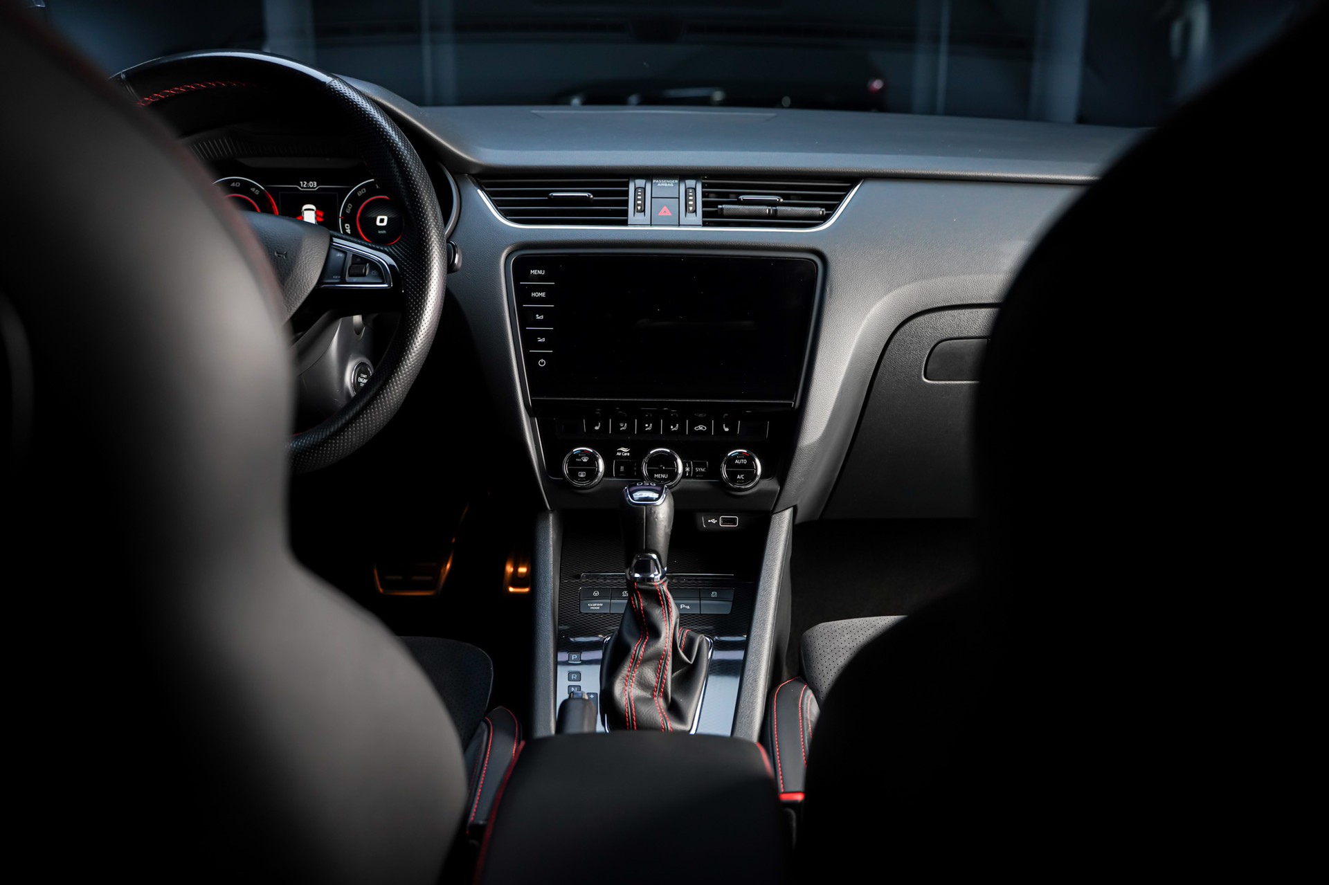 SKODA Octavia Combi 2.0 TDI RS 4x4 DSG-image-20