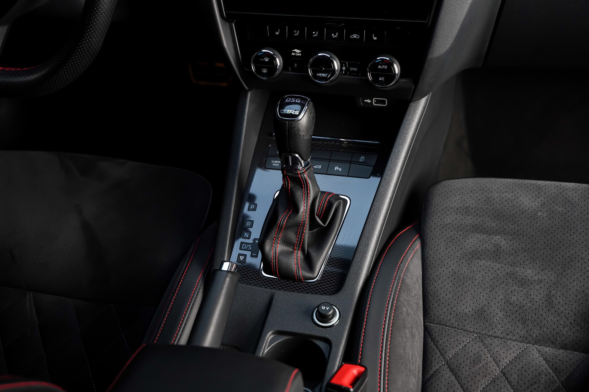 SKODA Octavia Combi 2.0 TDI RS 4x4 DSG-image-22