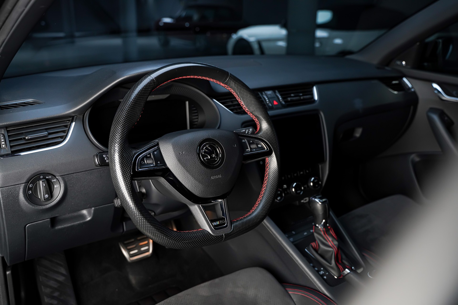 SKODA Octavia Combi 2.0 TDI RS 4x4 DSG-image-8