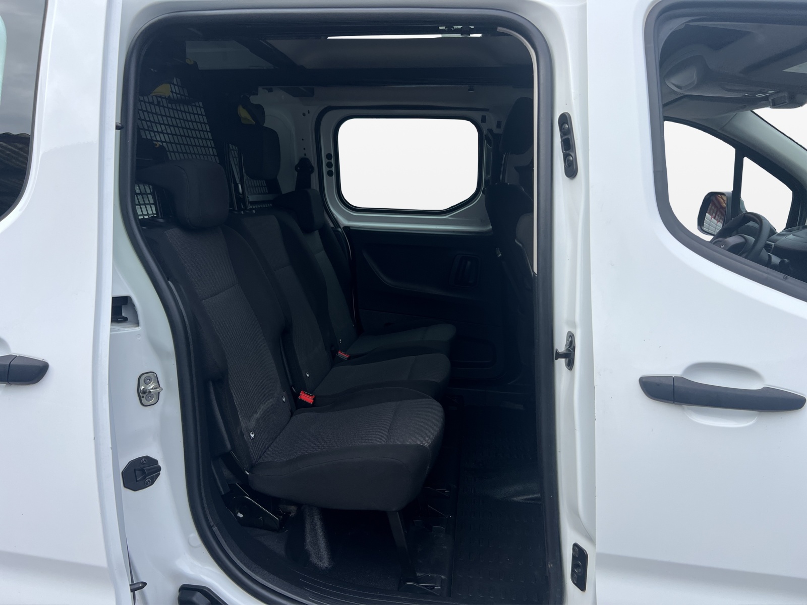 PEUGEOT Partner 1.5 Blue HDi s/s Pro Vertiefte Kabine-image-18