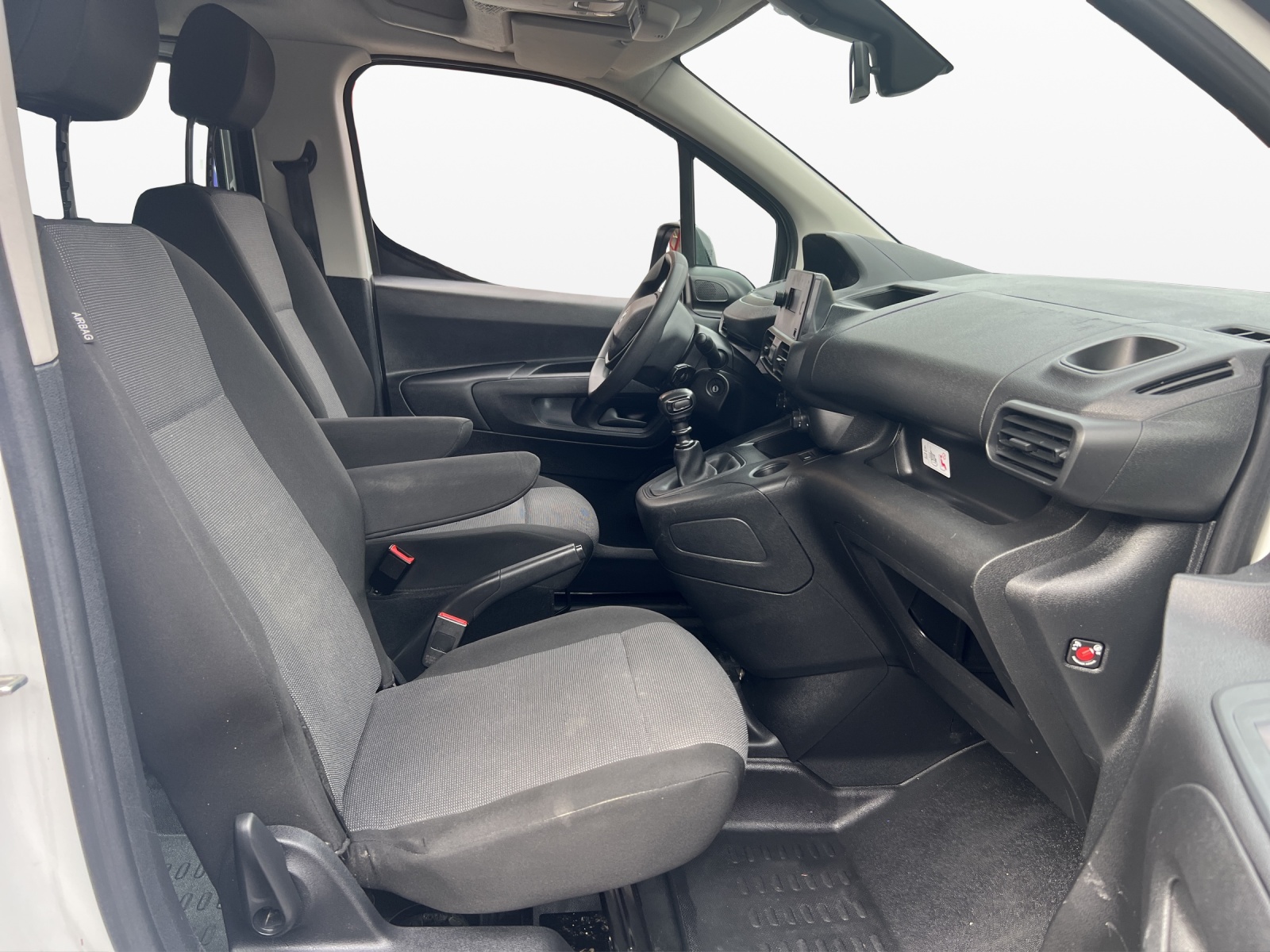 PEUGEOT Partner 1.5 Blue HDi s/s Pro Vertiefte Kabine-image-14