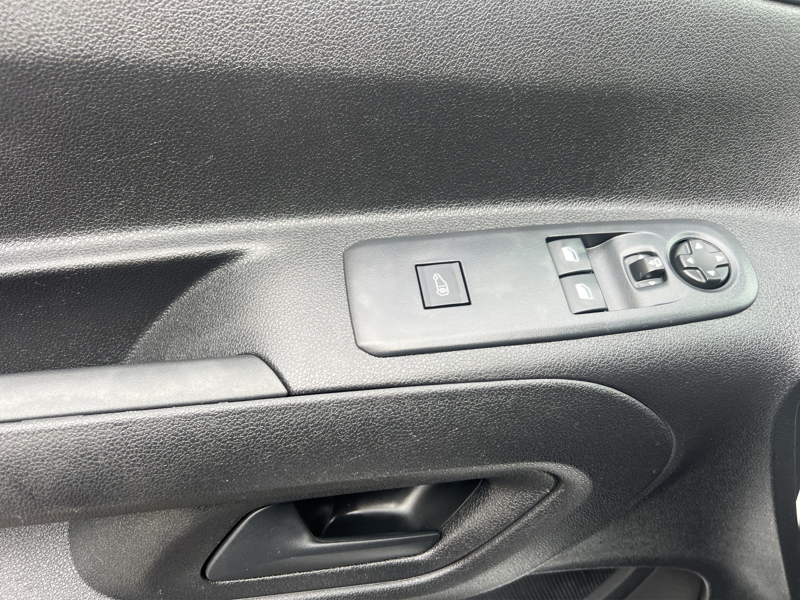 PEUGEOT Partner 1.5 Blue HDi s/s Pro Vertiefte Kabine-image-9