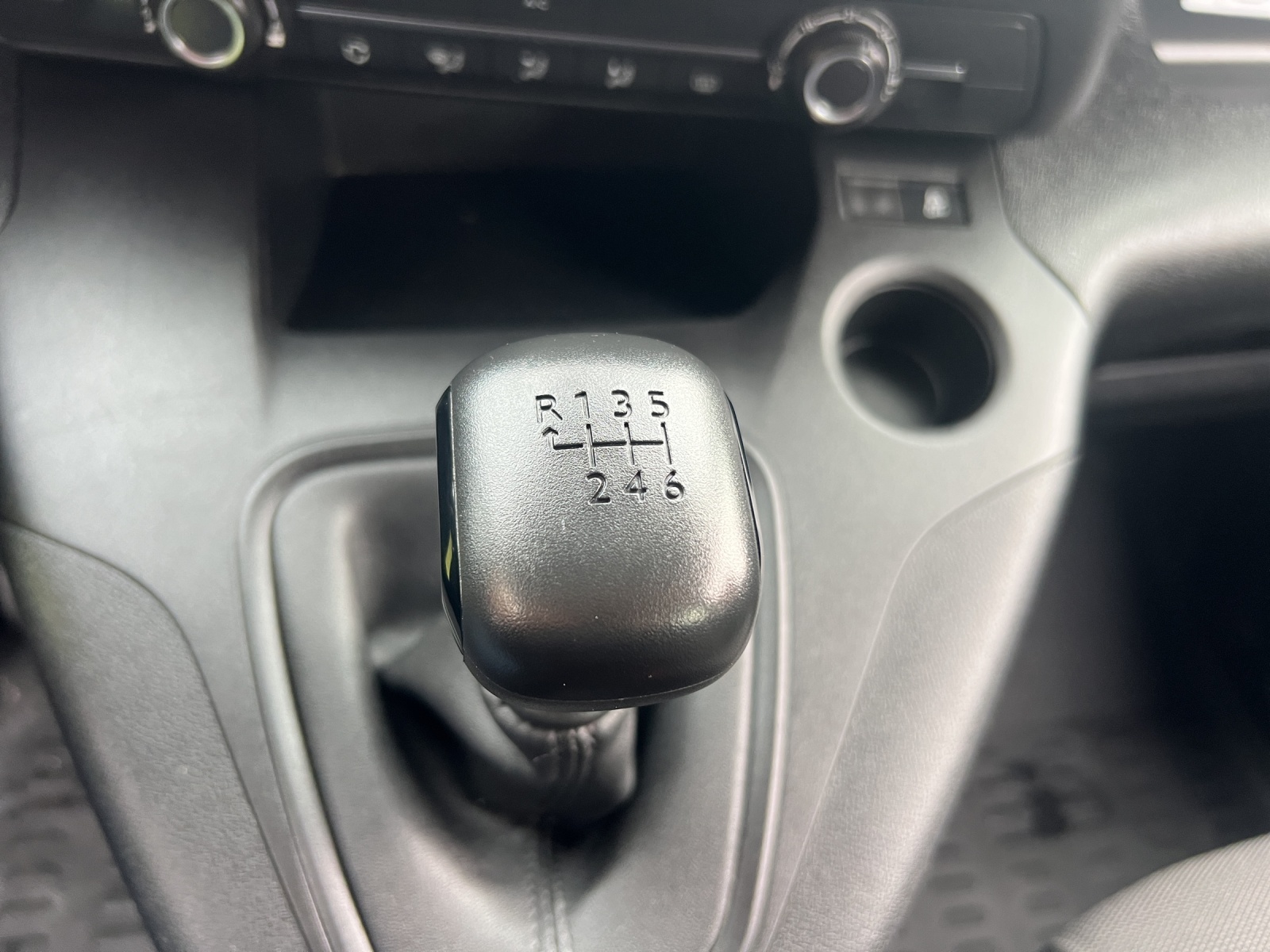 PEUGEOT Partner 1.5 Blue HDi s/s Pro Vertiefte Kabine-image-13