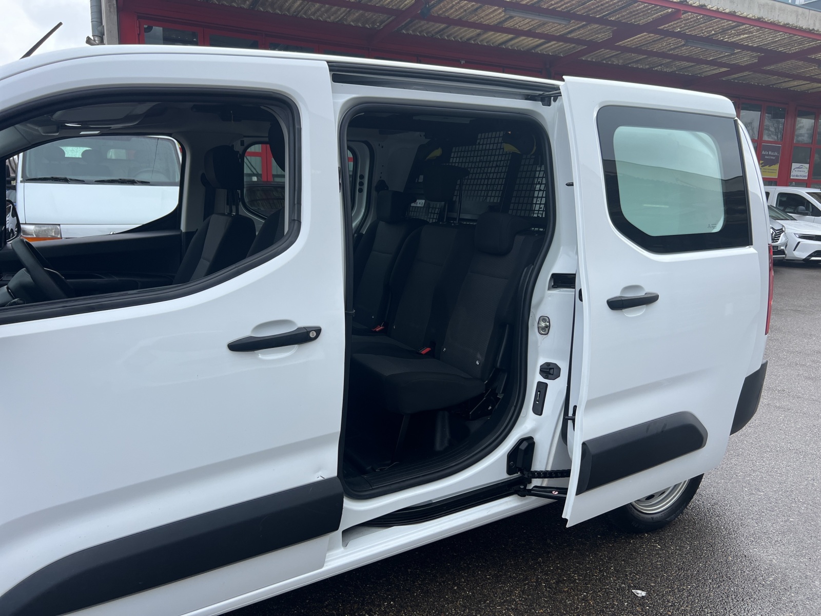 PEUGEOT Partner 1.5 Blue HDi s/s Pro Vertiefte Kabine-image-22