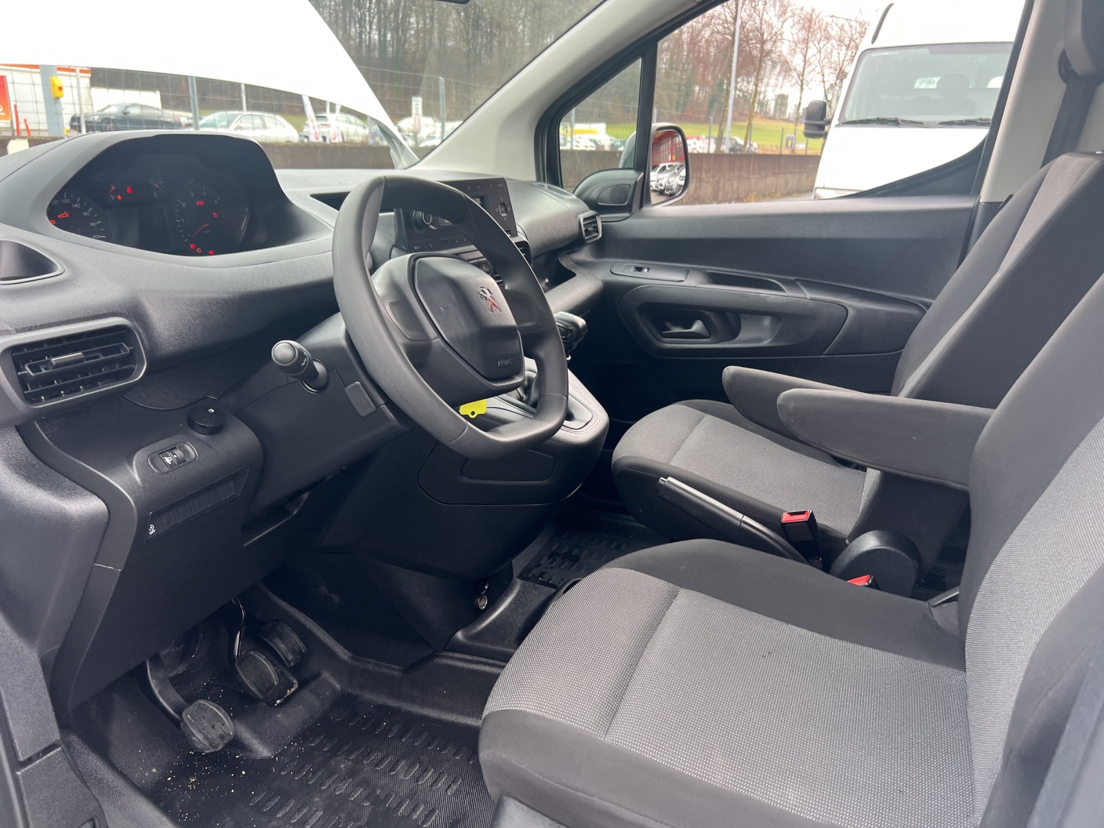 PEUGEOT Partner 1.5 Blue HDi s/s Pro Vertiefte Kabine-image-21