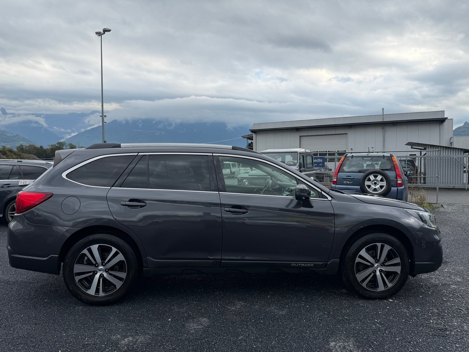 SUBARU Outback 2.5i Swiss AWD Lineartronic-image-3