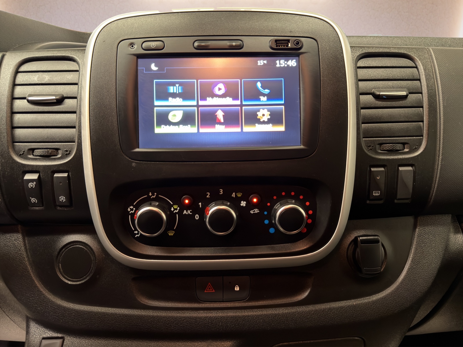 RENAULT RENAULT Trafic 2.0 ENERGY dCi145 3.0t Business L2-image-9