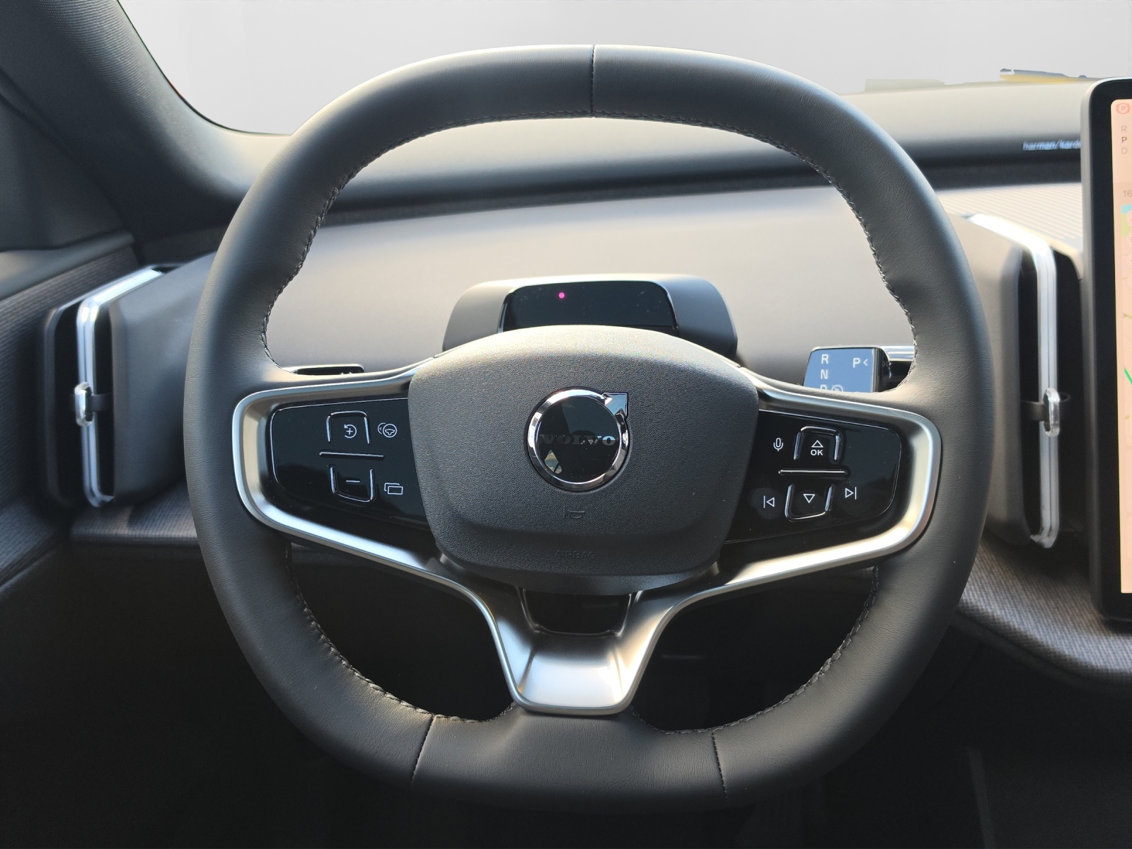 VOLVO EX30 CC P8 Ultra AWD-image-11