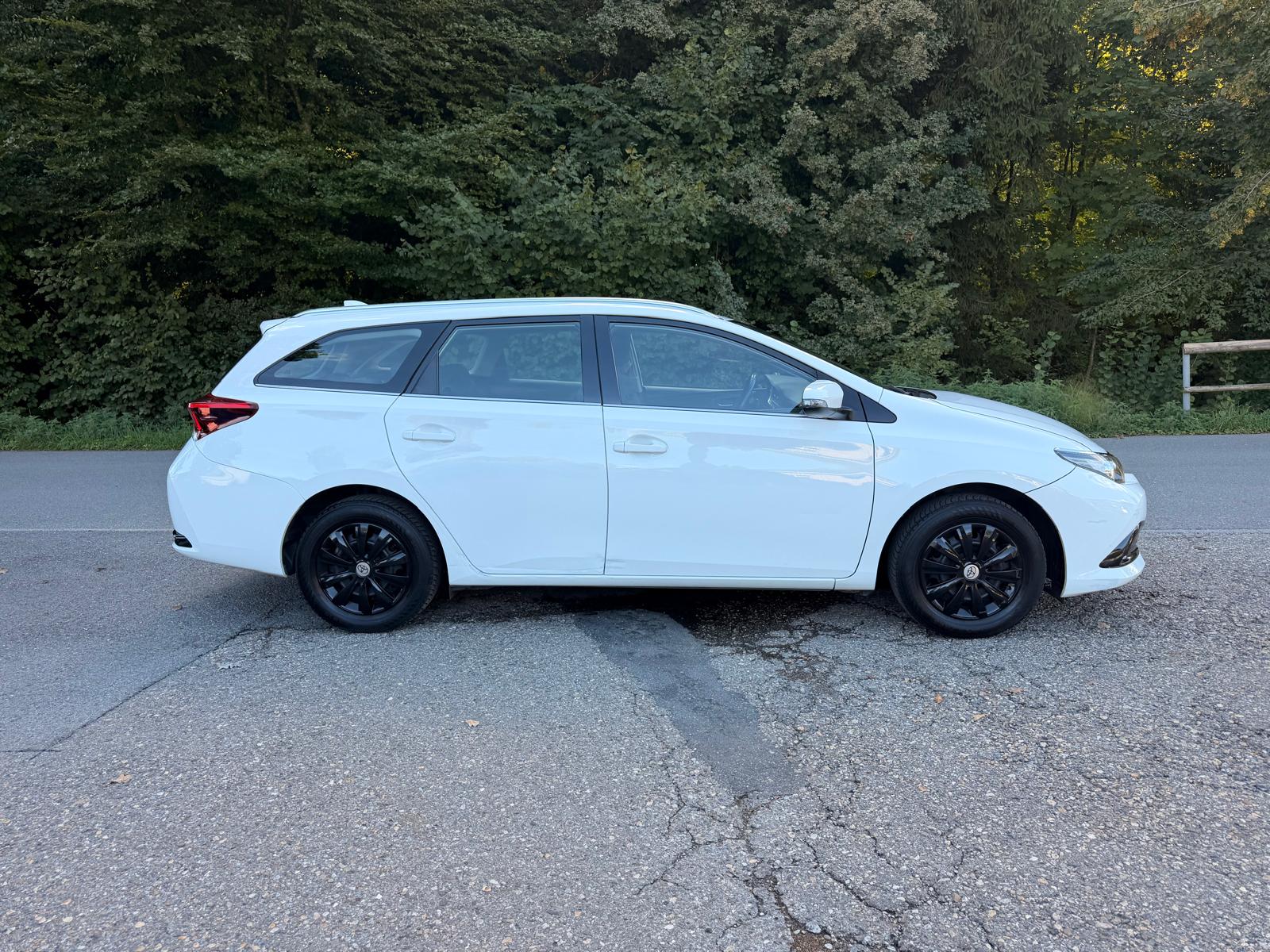 TOYOTA Auris Touring Sports 1.2 Turbo Comfort-image-1
