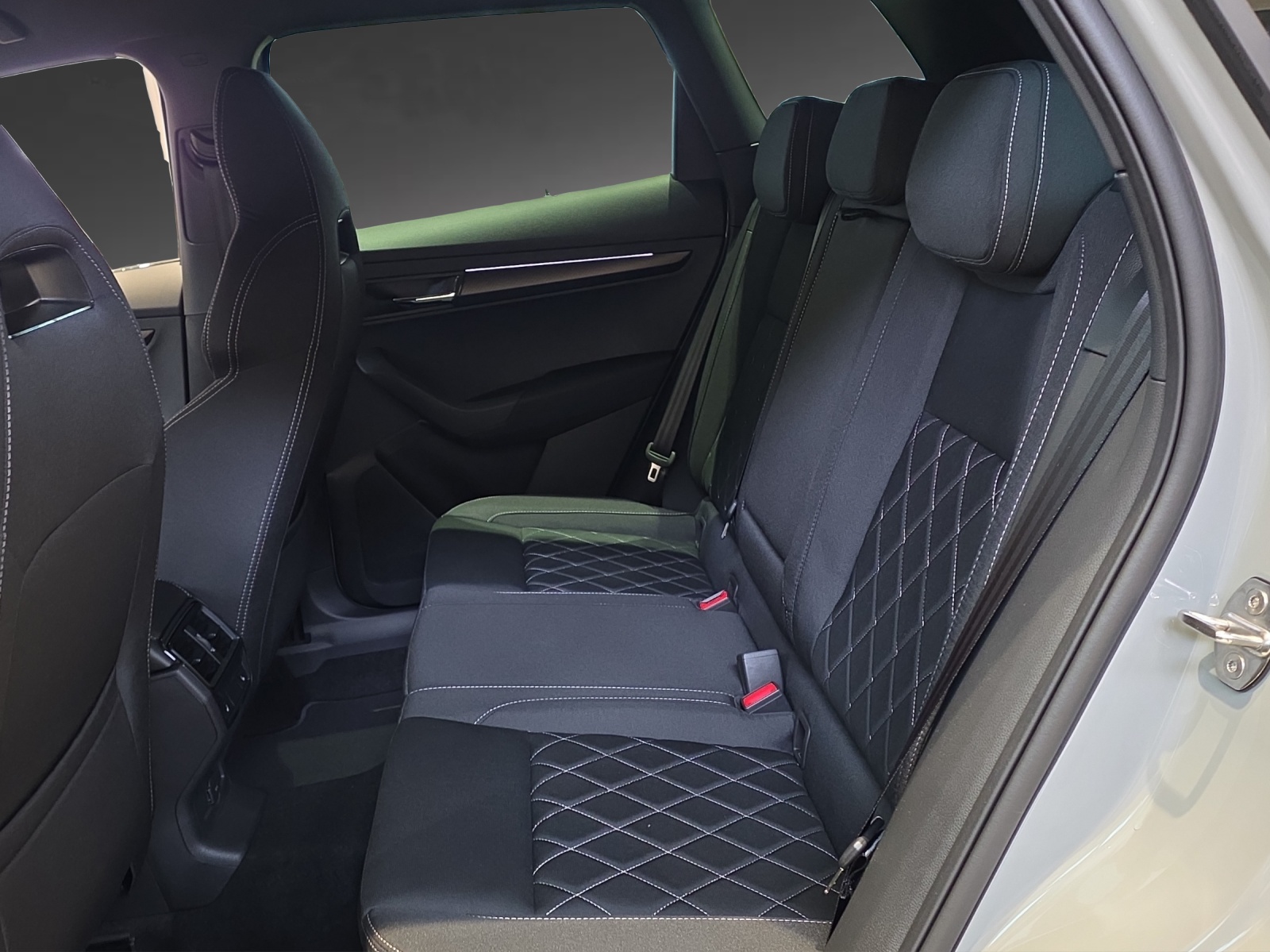 SKODA Karoq 2.0 TSI SportLine 4x4 DSG-image-6