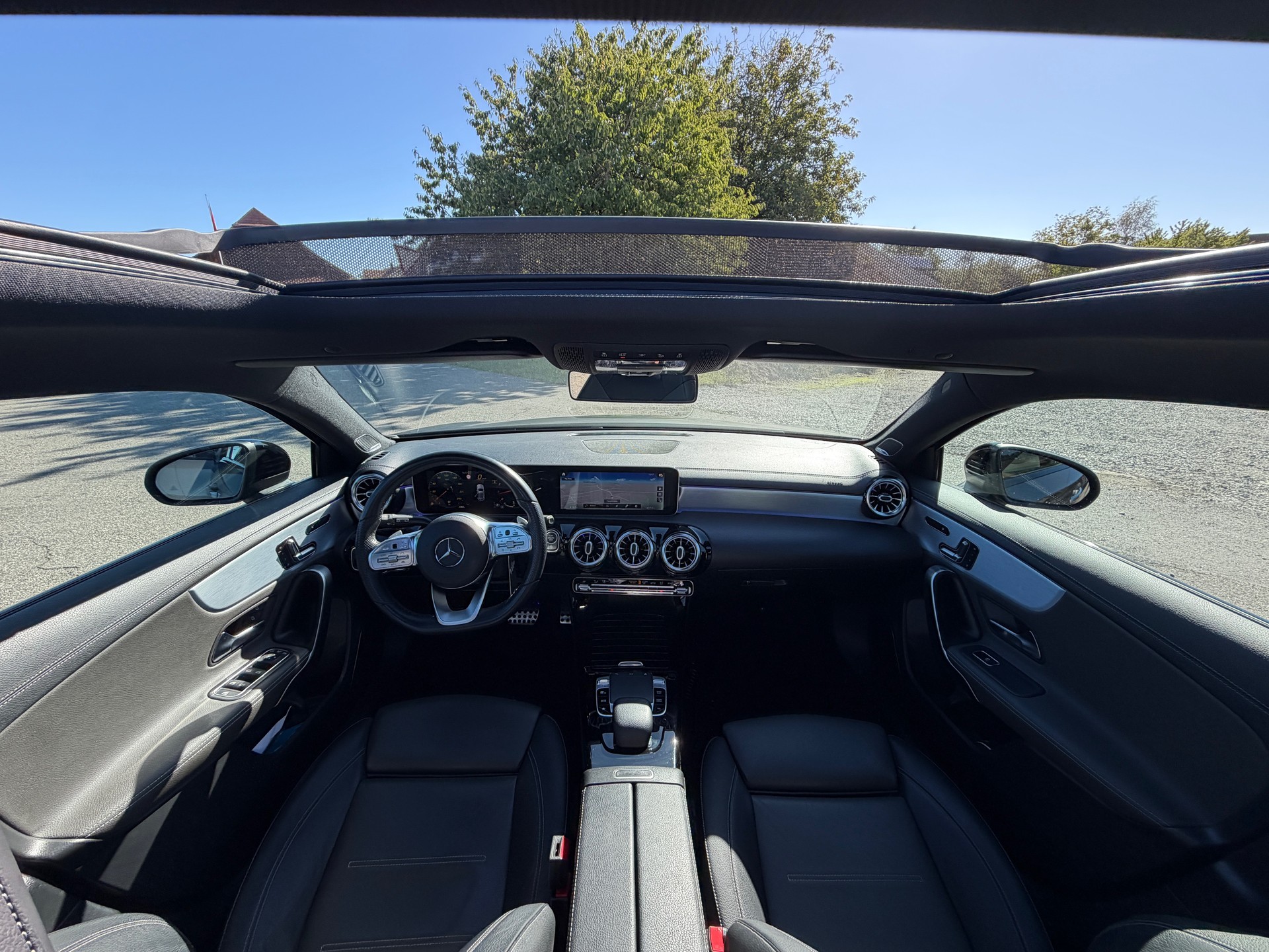 MERCEDES-BENZ A 200 AMG Line 7G-DCT-image-6