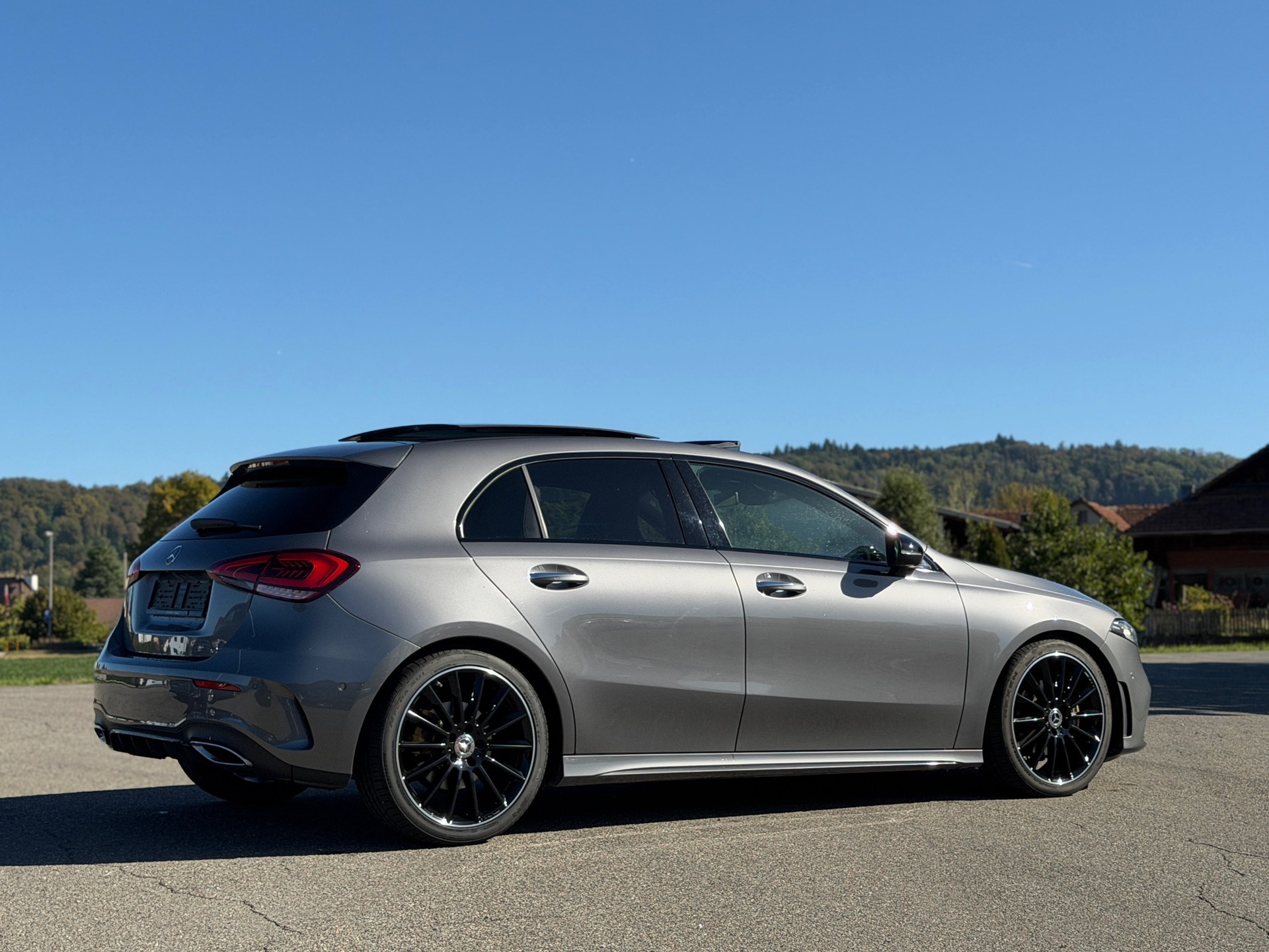 MERCEDES-BENZ A 200 AMG Line 7G-DCT-image-3