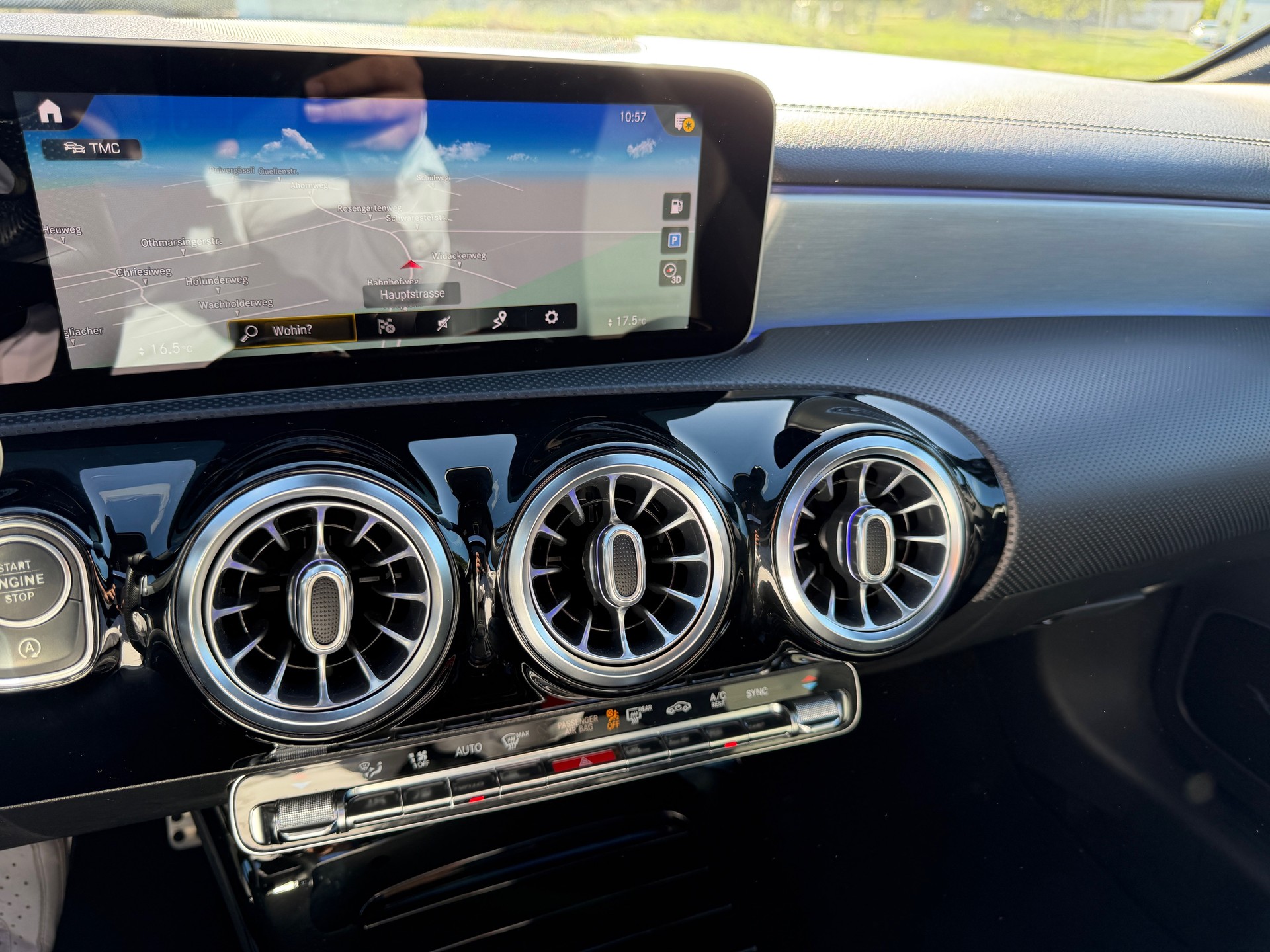 MERCEDES-BENZ A 200 AMG Line 7G-DCT-image-8