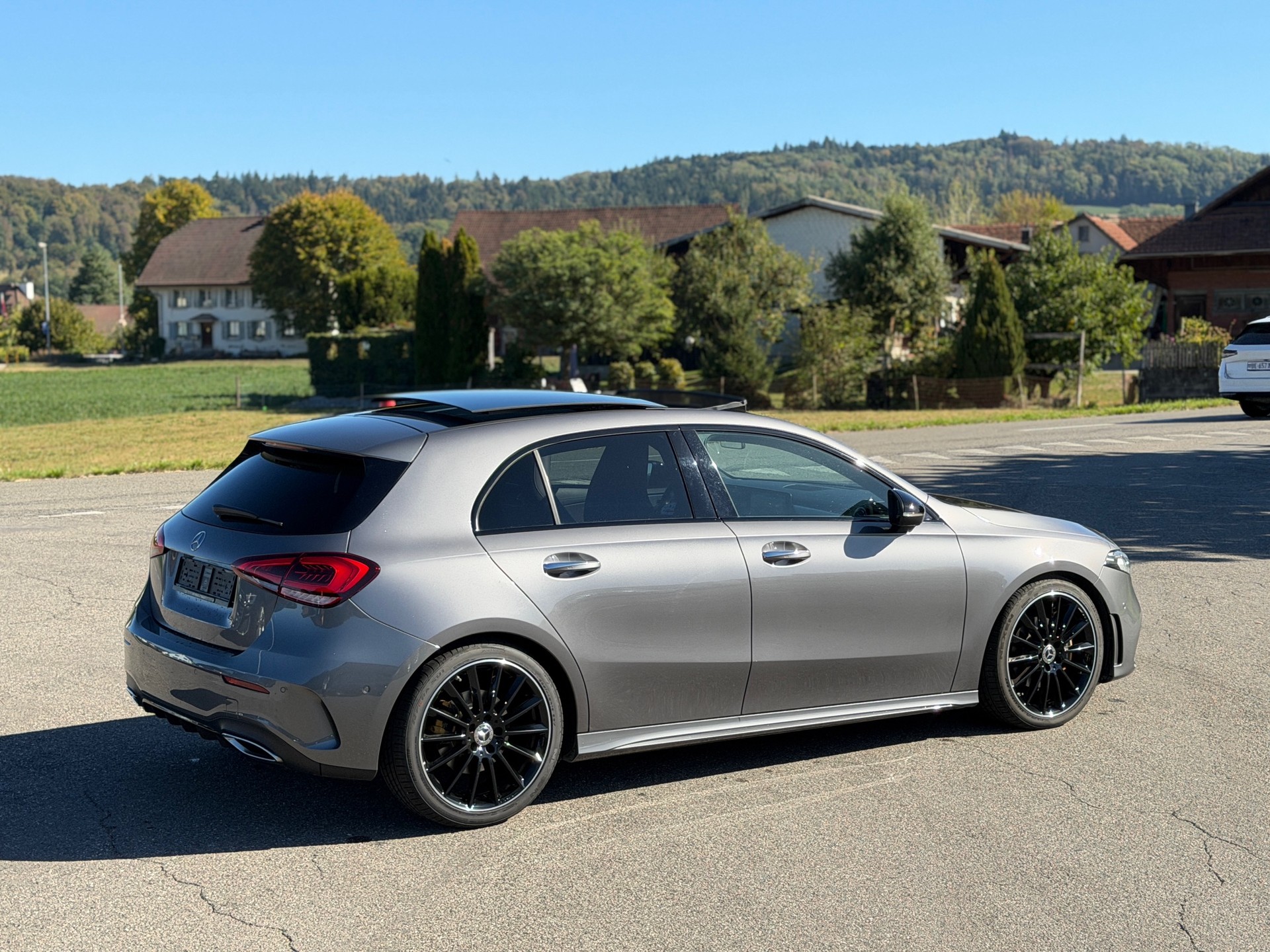 MERCEDES-BENZ A 200 AMG Line 7G-DCT-image-14