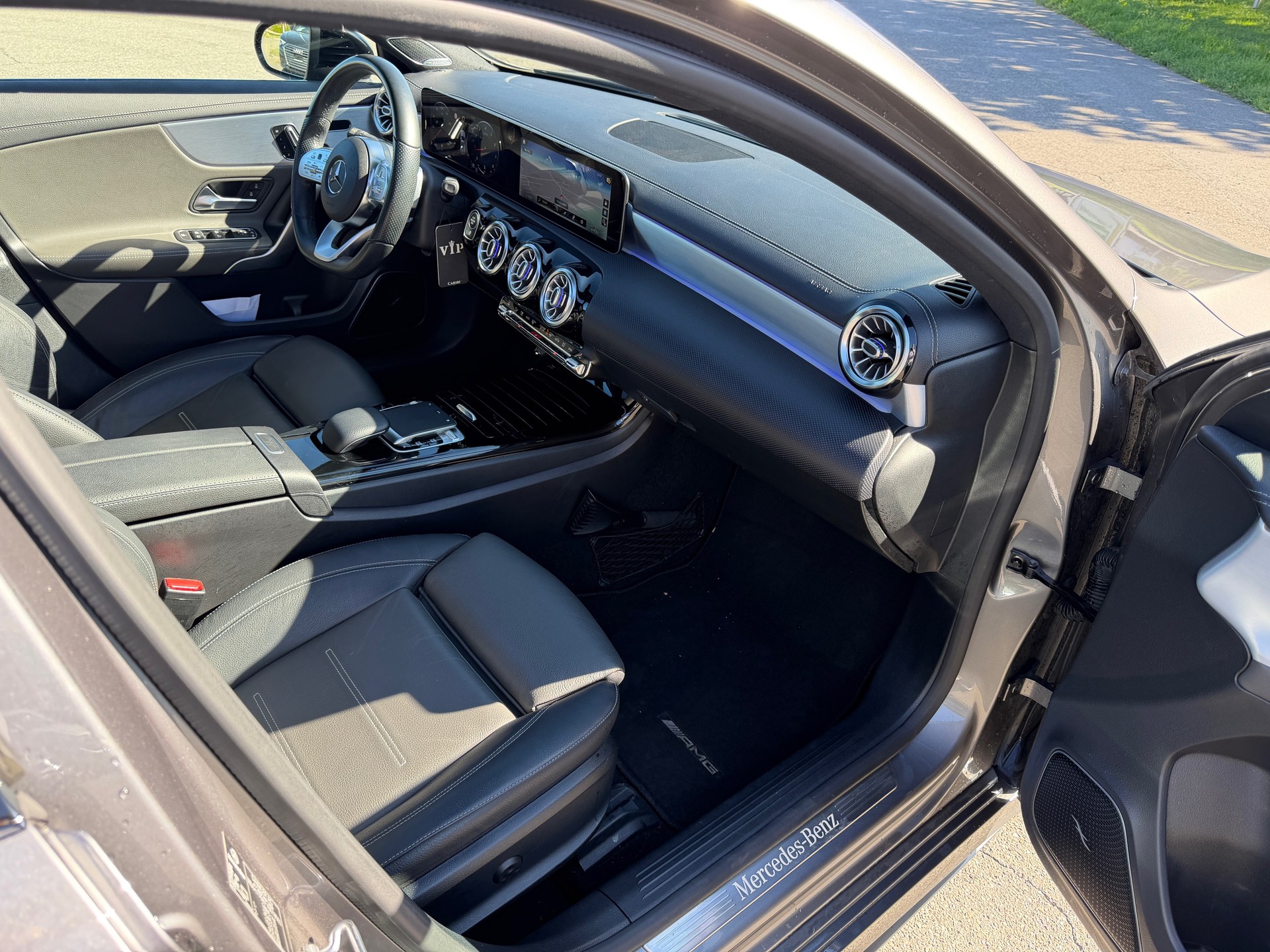 MERCEDES-BENZ A 200 AMG Line 7G-DCT-image-7