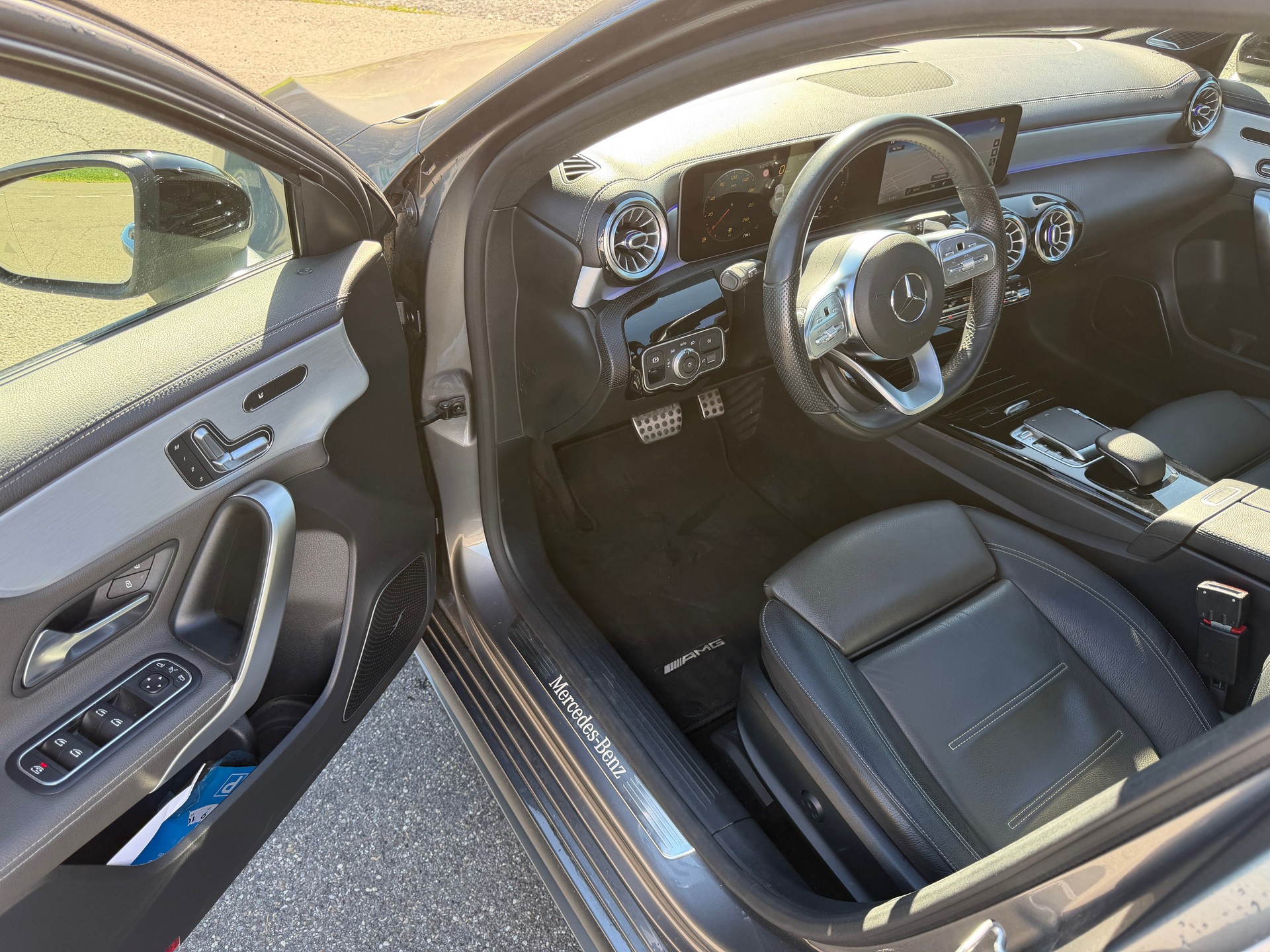 MERCEDES-BENZ A 200 AMG Line 7G-DCT-image-9