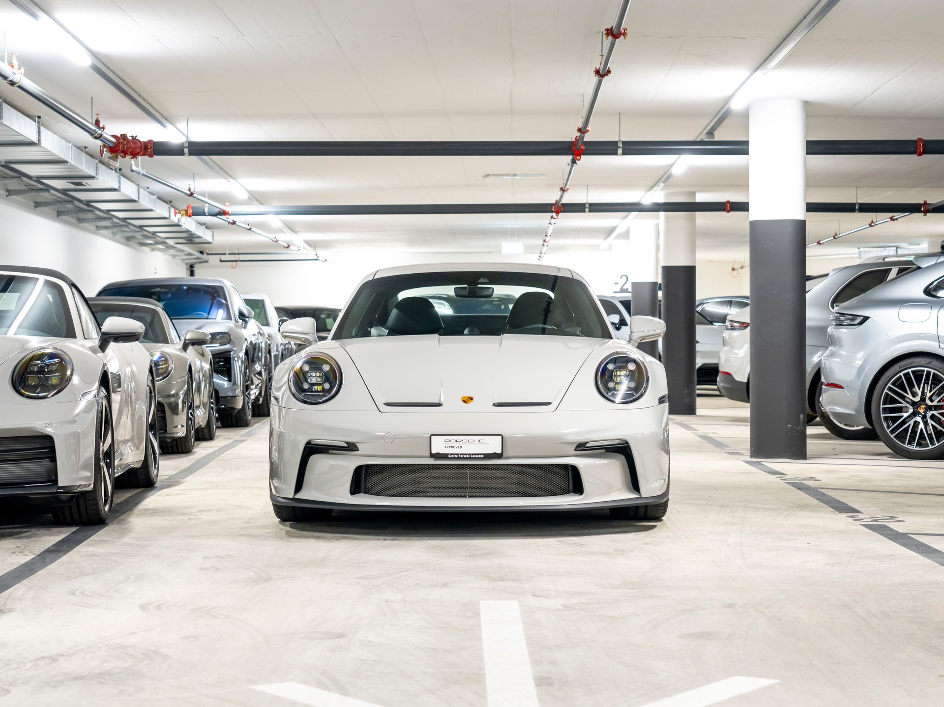 PORSCHE 911 GT3 Touring-image-3