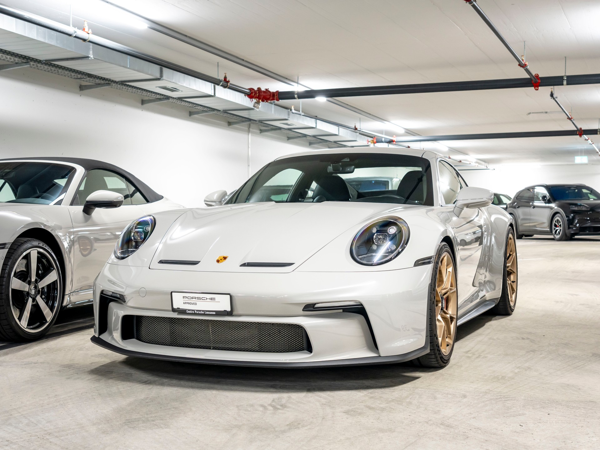 PORSCHE 911 GT3 Touring-image-0