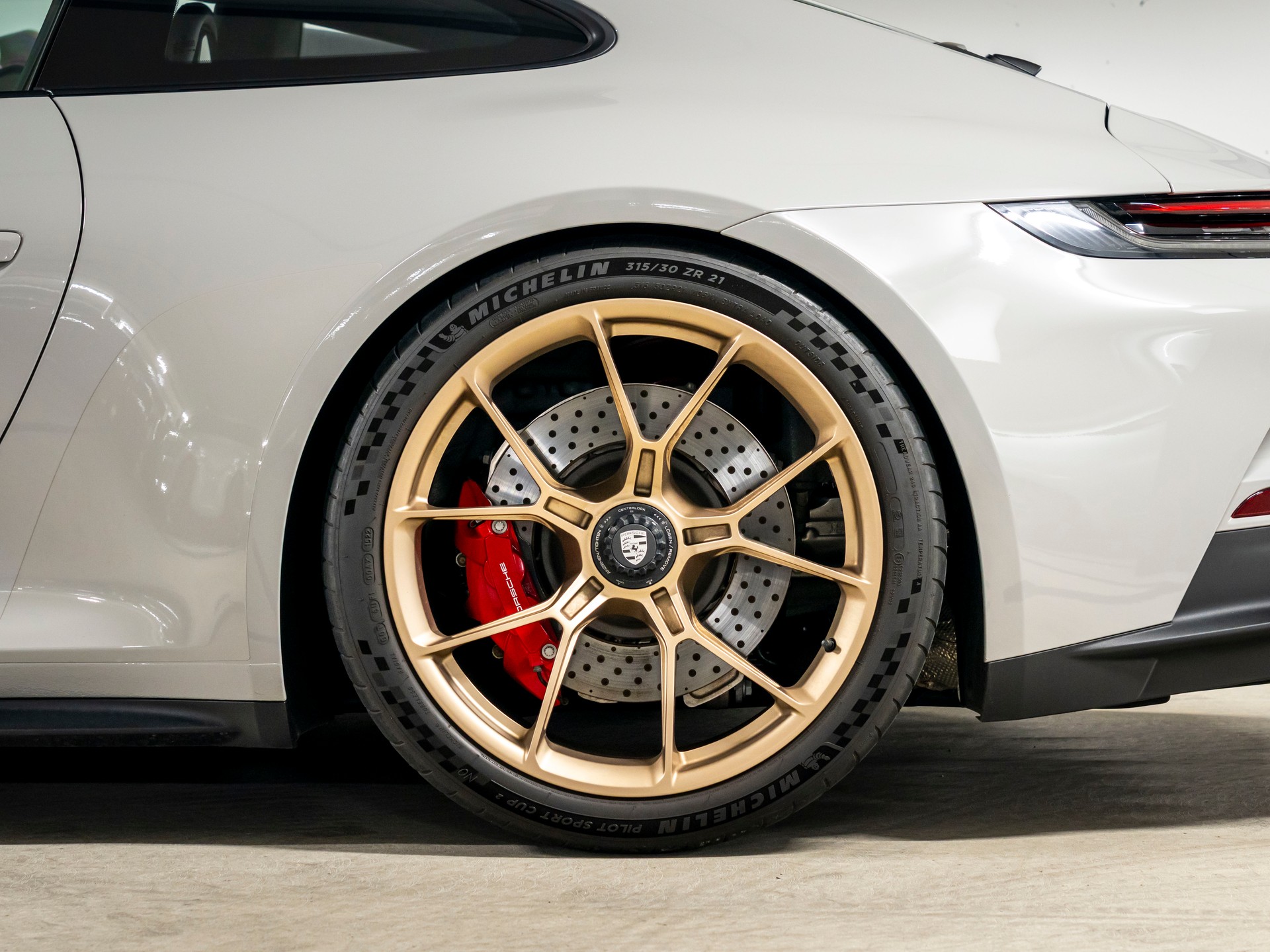 PORSCHE 911 GT3 Touring-image-8