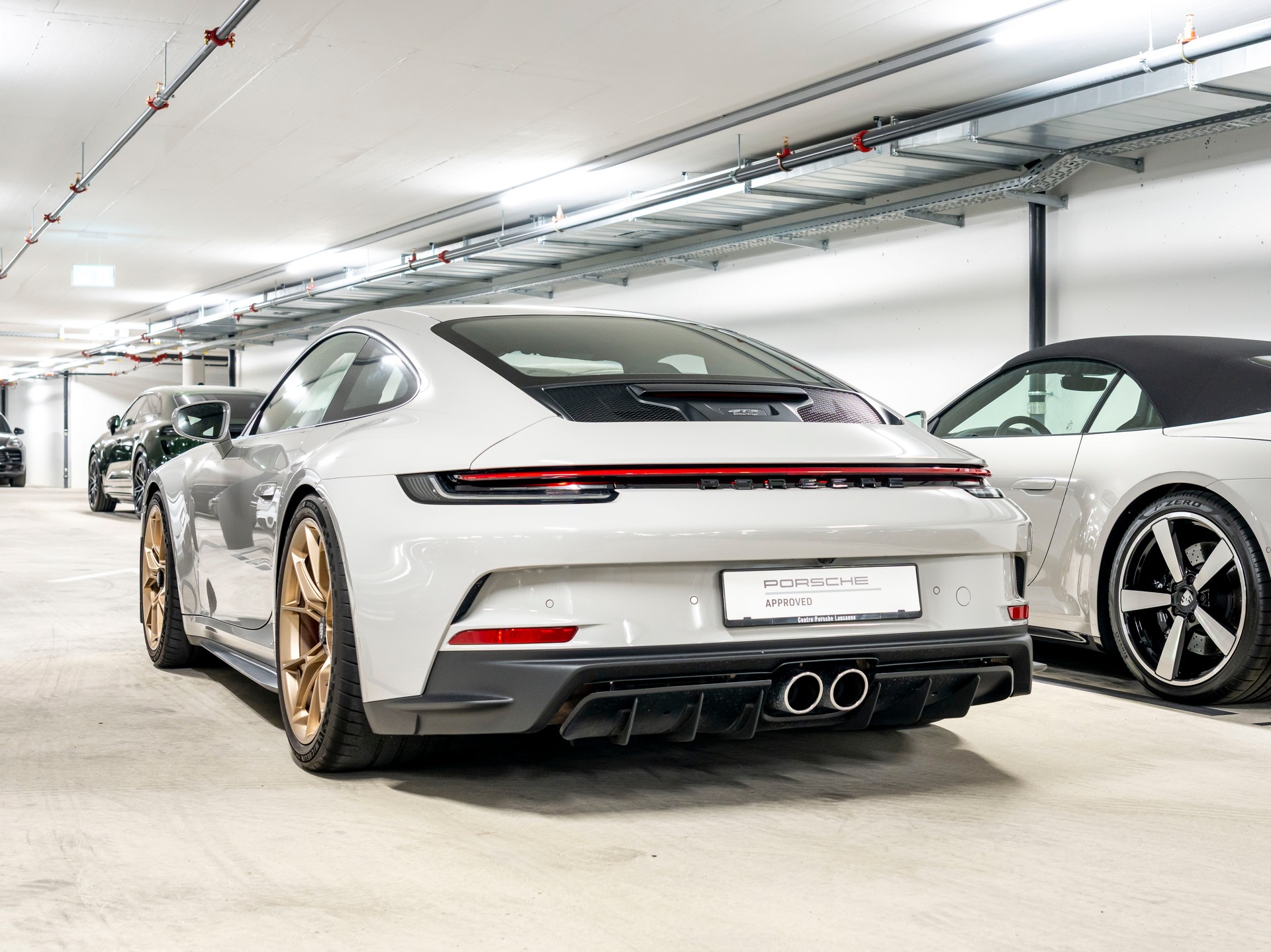 PORSCHE 911 GT3 Touring-image-2