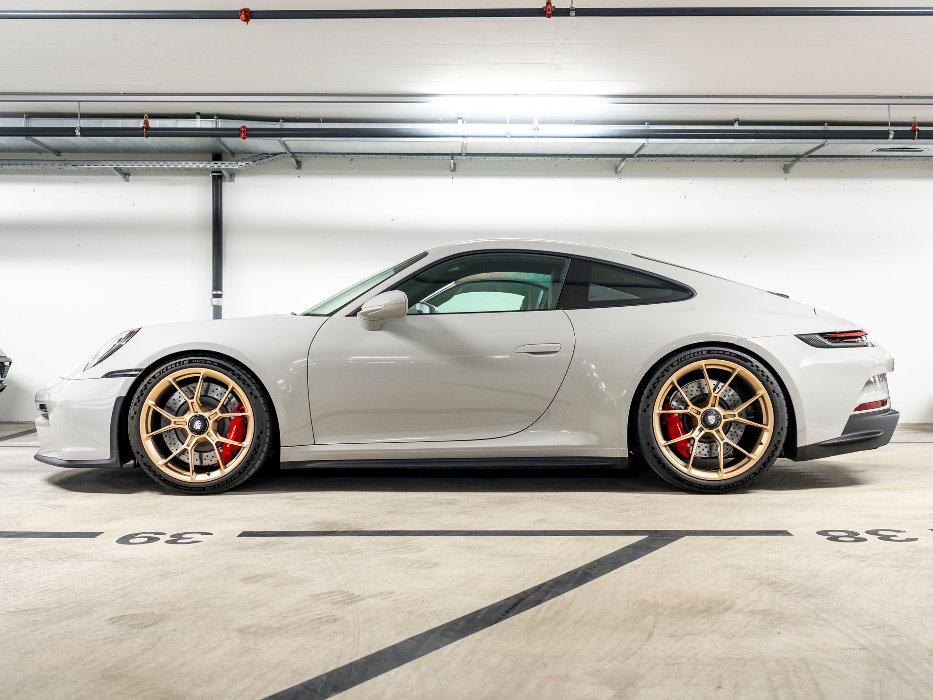 PORSCHE 911 GT3 Touring-image-1