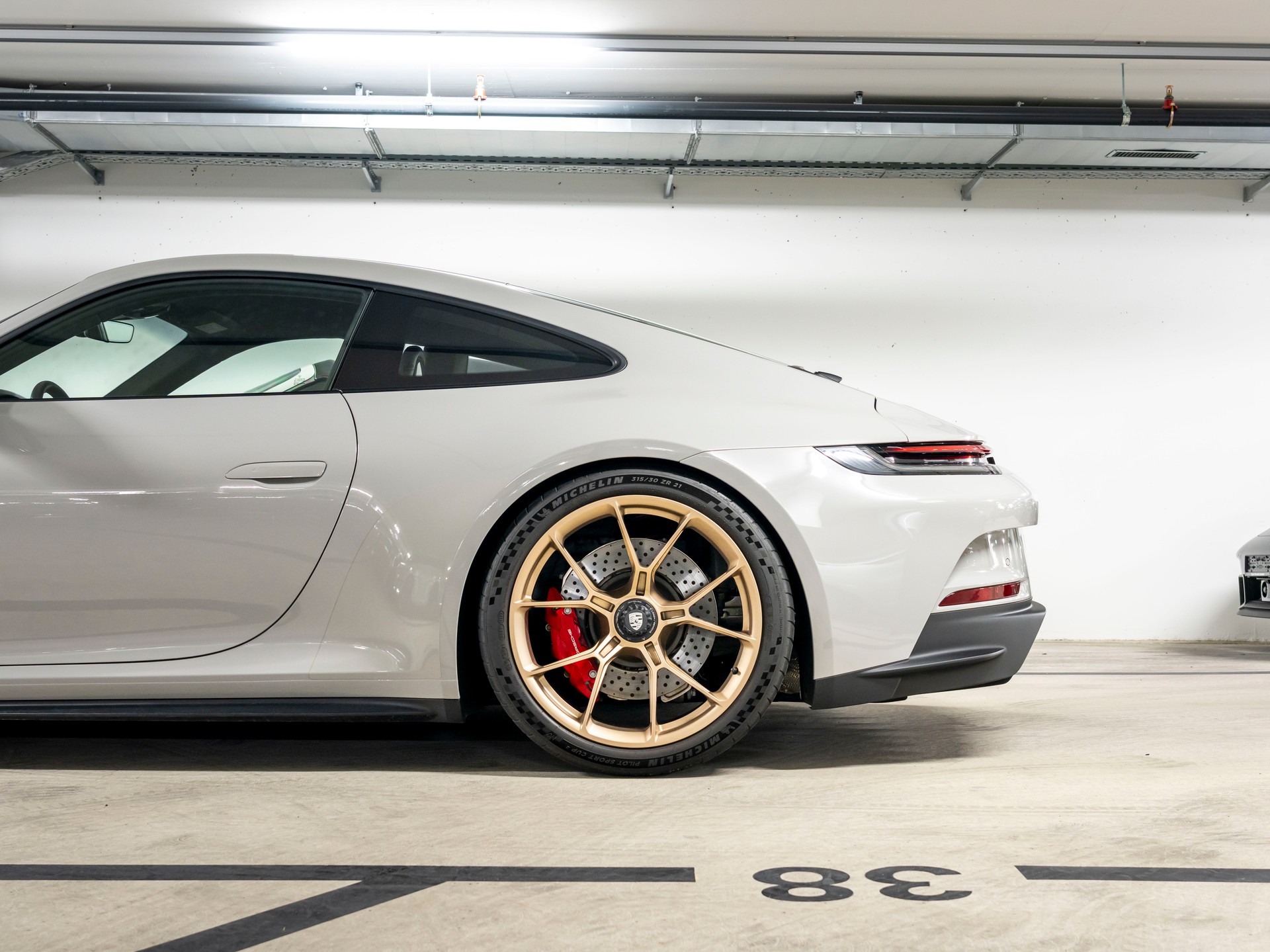 PORSCHE 911 GT3 Touring-image-6
