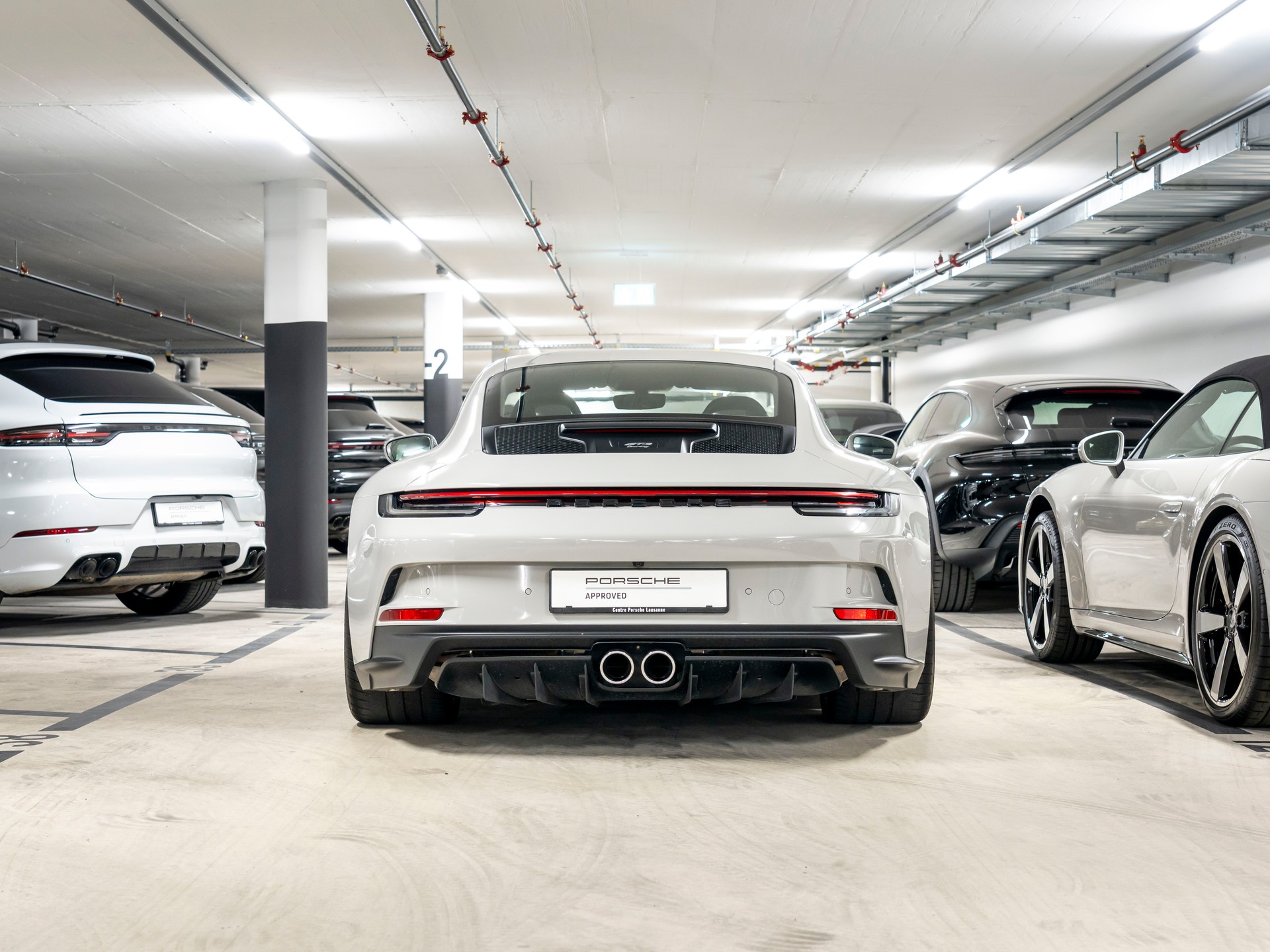 PORSCHE 911 GT3 Touring-image-4