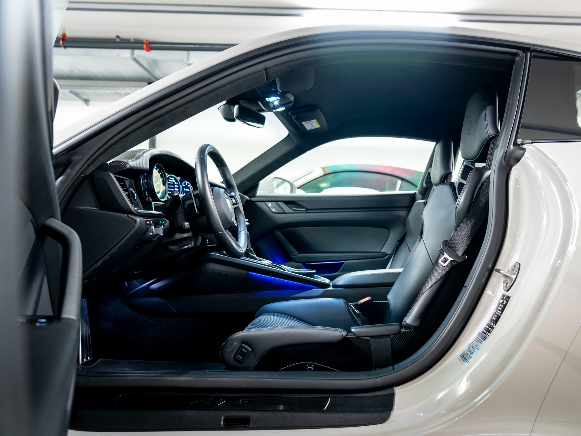 PORSCHE 911 GT3 Touring-image-12