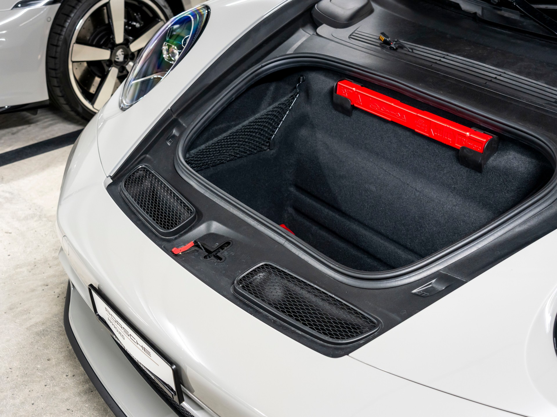 PORSCHE 911 GT3 Touring-image-9
