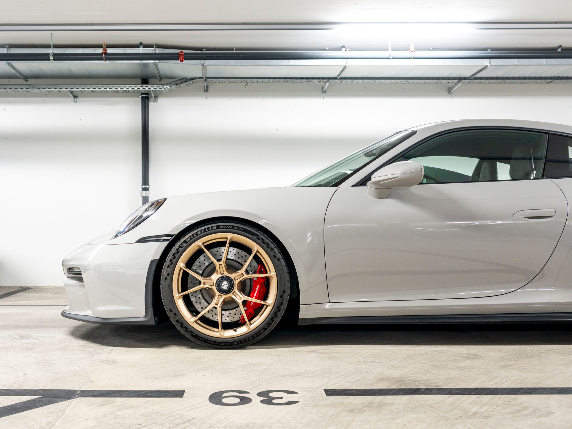 PORSCHE 911 GT3 Touring-image-5