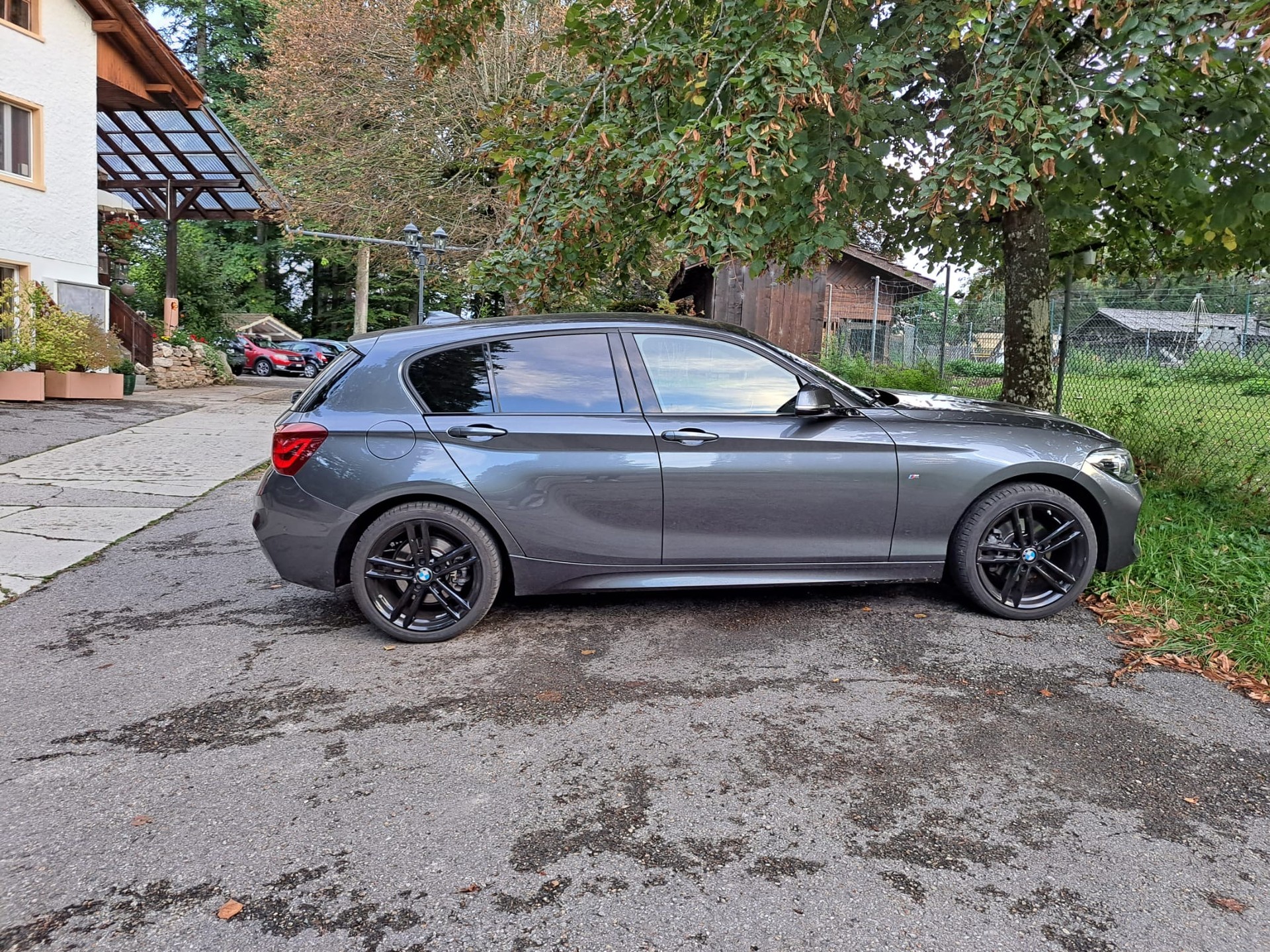 BMW 120d xDrive Edition M Sport Steptronic-image-1