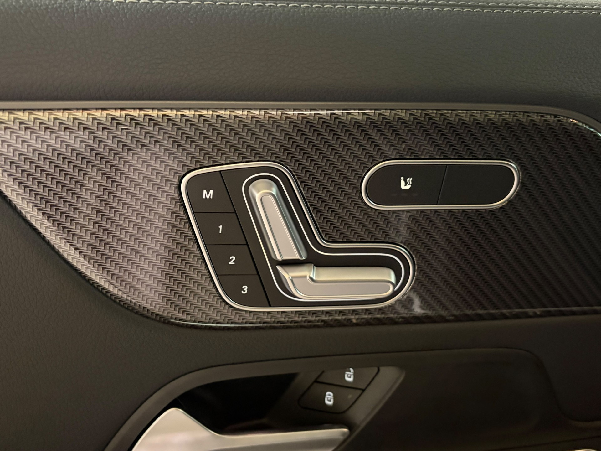 MERCEDES-BENZ GLA 250 4Matic 8G-DCT Swiss Star-image-9