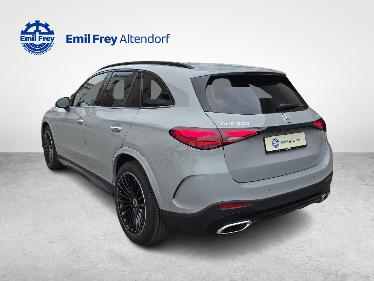 MERCEDES-BENZ GLC 300 4MATIC AMG Line-image-2