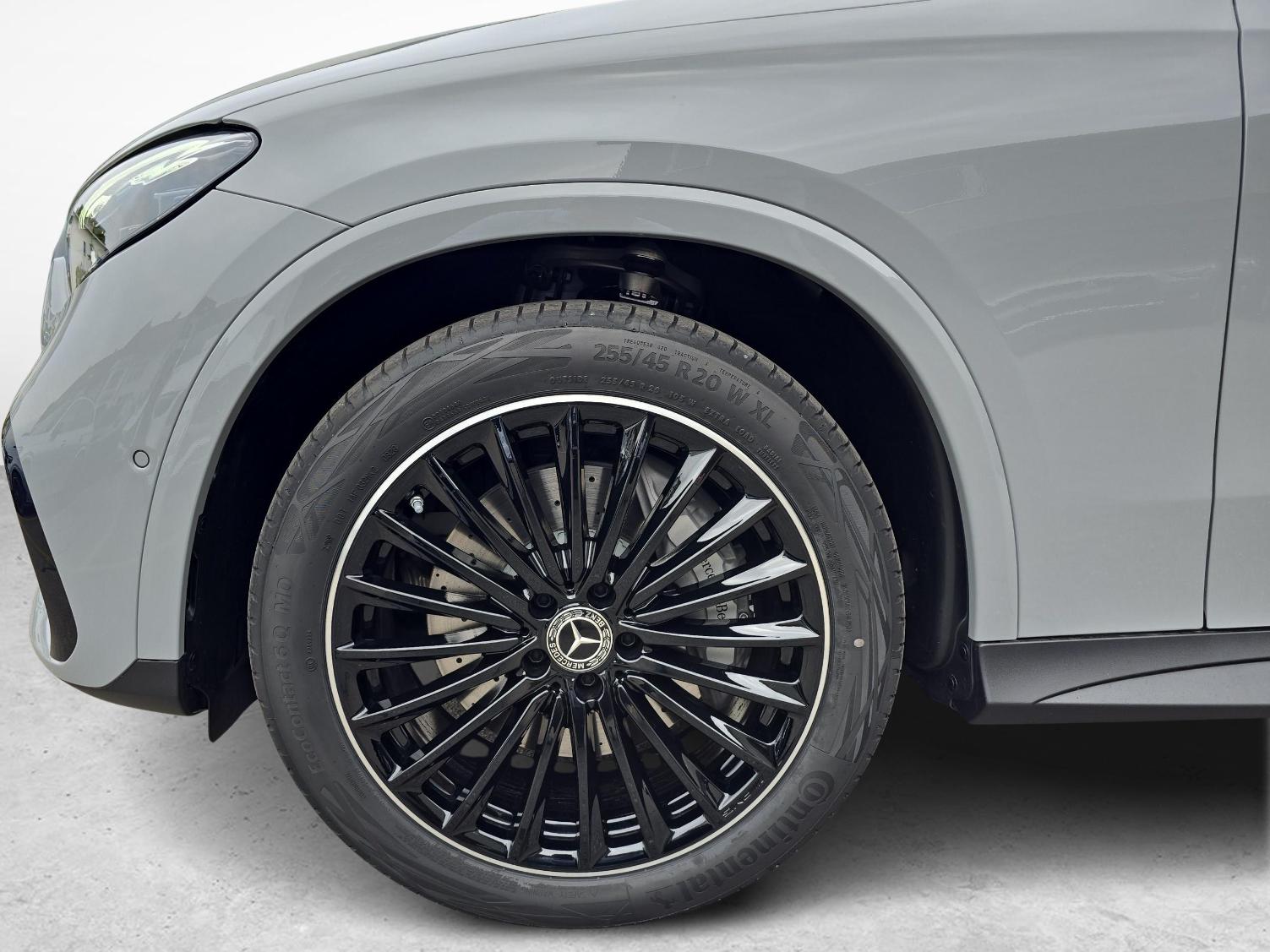 MERCEDES-BENZ GLC 300 4MATIC AMG Line-image-12