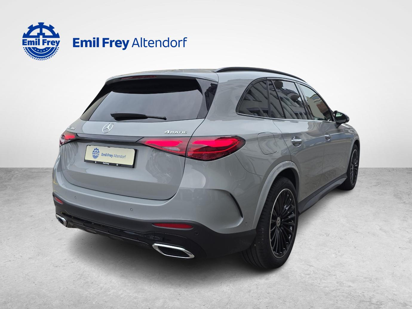MERCEDES-BENZ GLC 300 4MATIC AMG Line-image-4